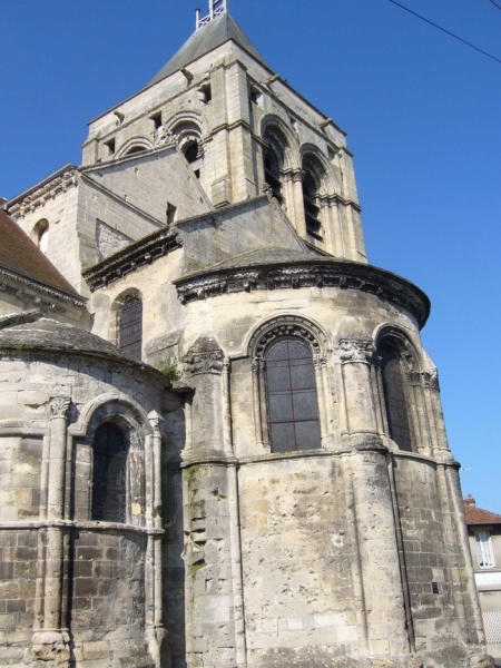 tourisme-bruyeres-eglise-chevet.jpg