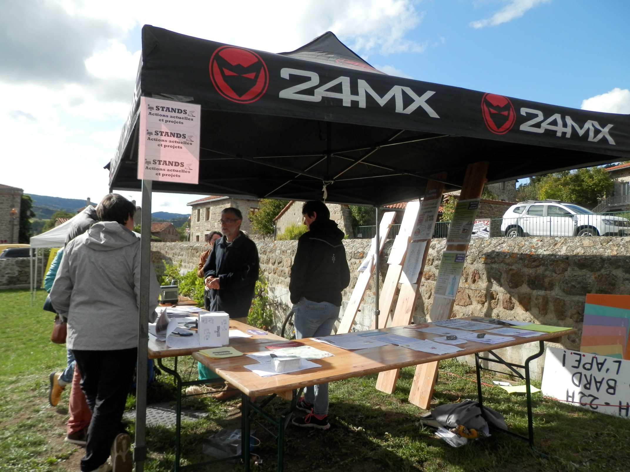 Plein d'infos sur le stand du comité transition