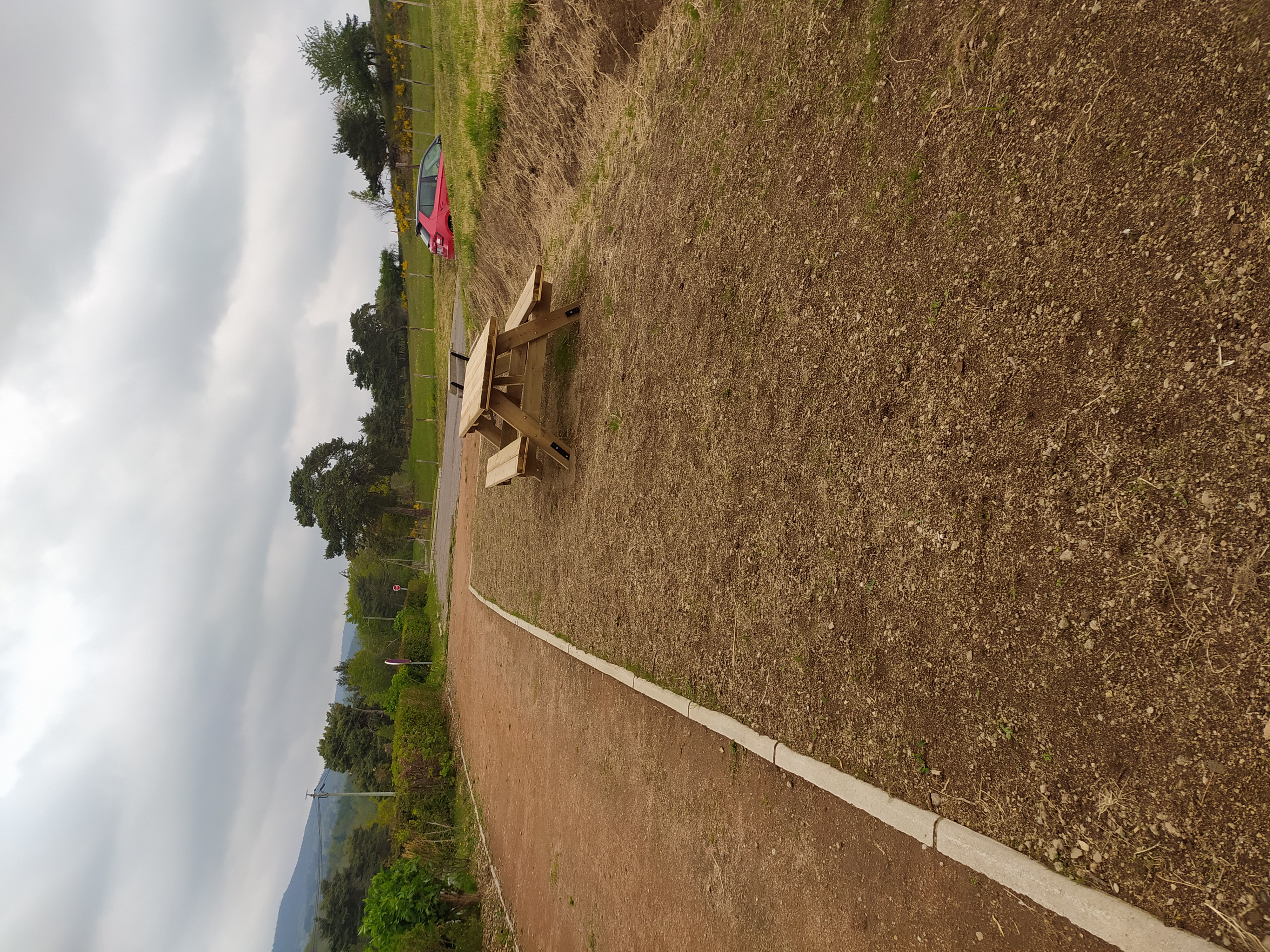 table de pique nique du Cimetière