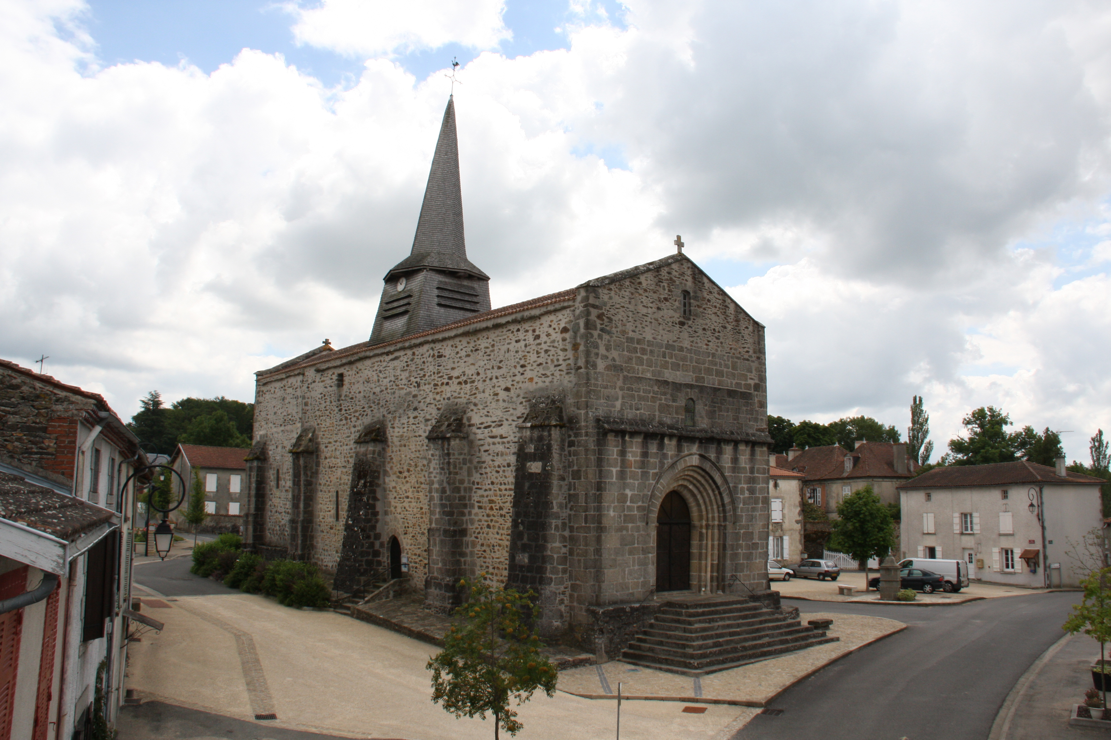 Eglise de Darnac.JPG