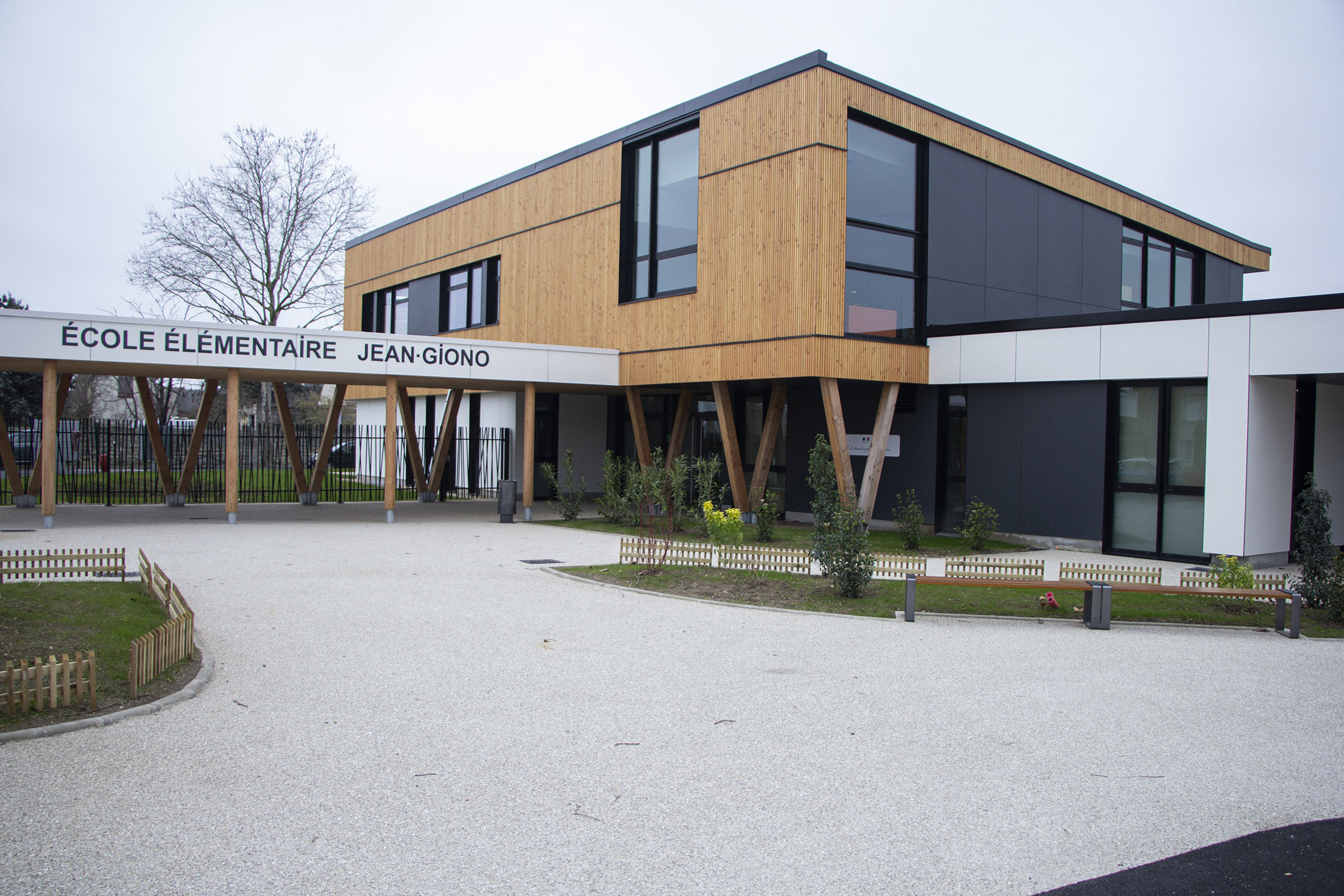 Ecole.jpg