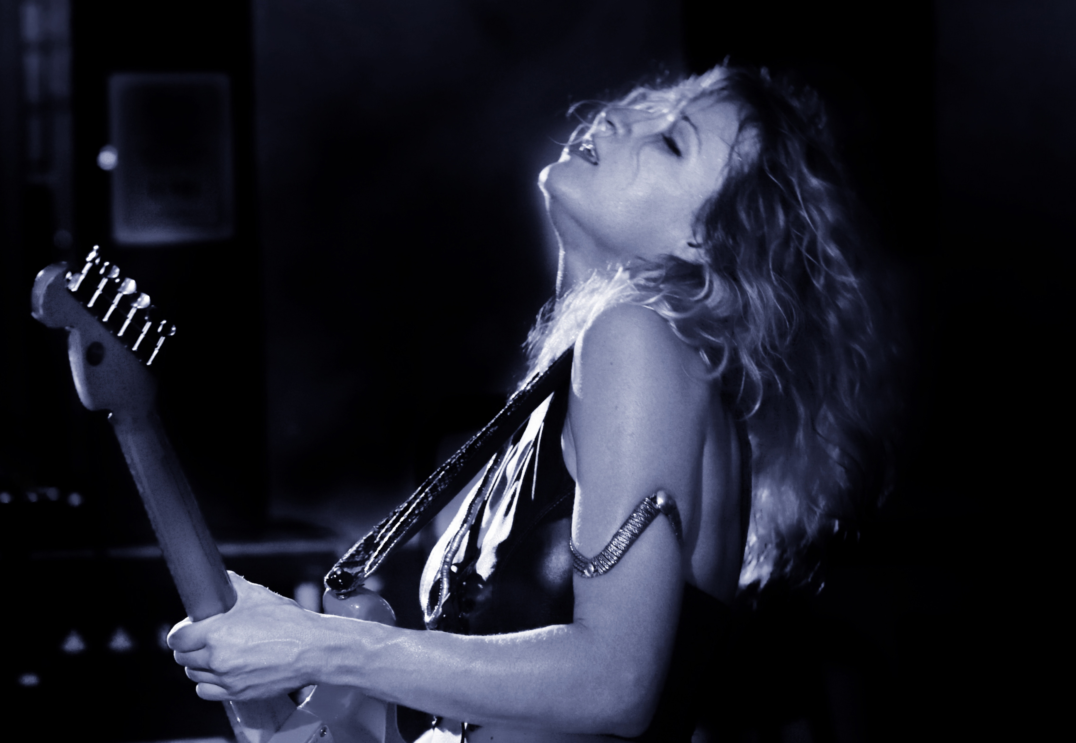 Ana-Popovic---The-Official-Site---Home6.jpg