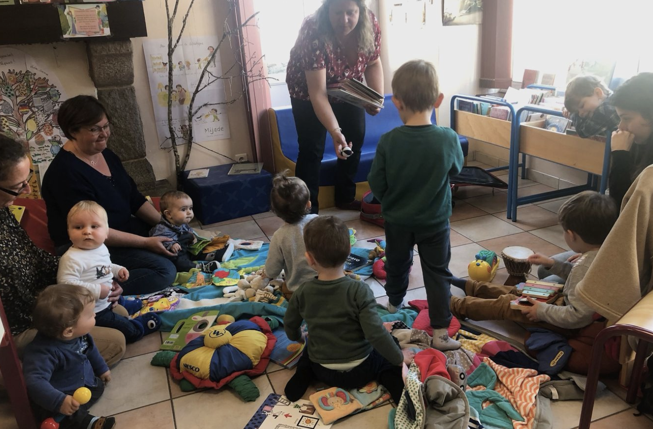 Oiseau lire Bébé lecteurs.png