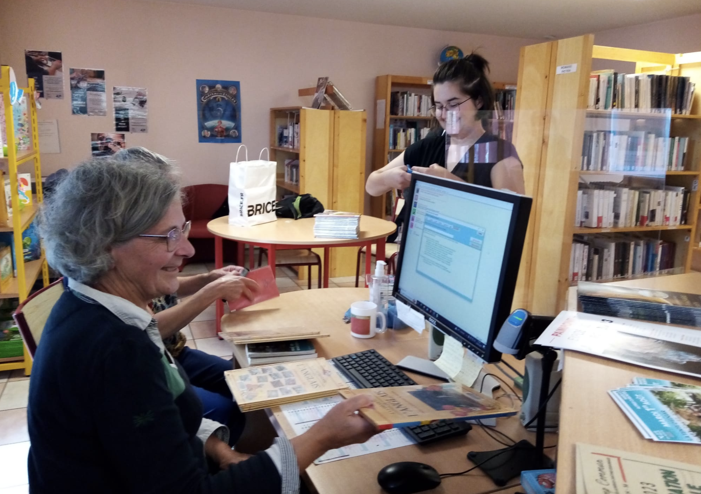 Oiseau lire Bénévoles _accueil.png