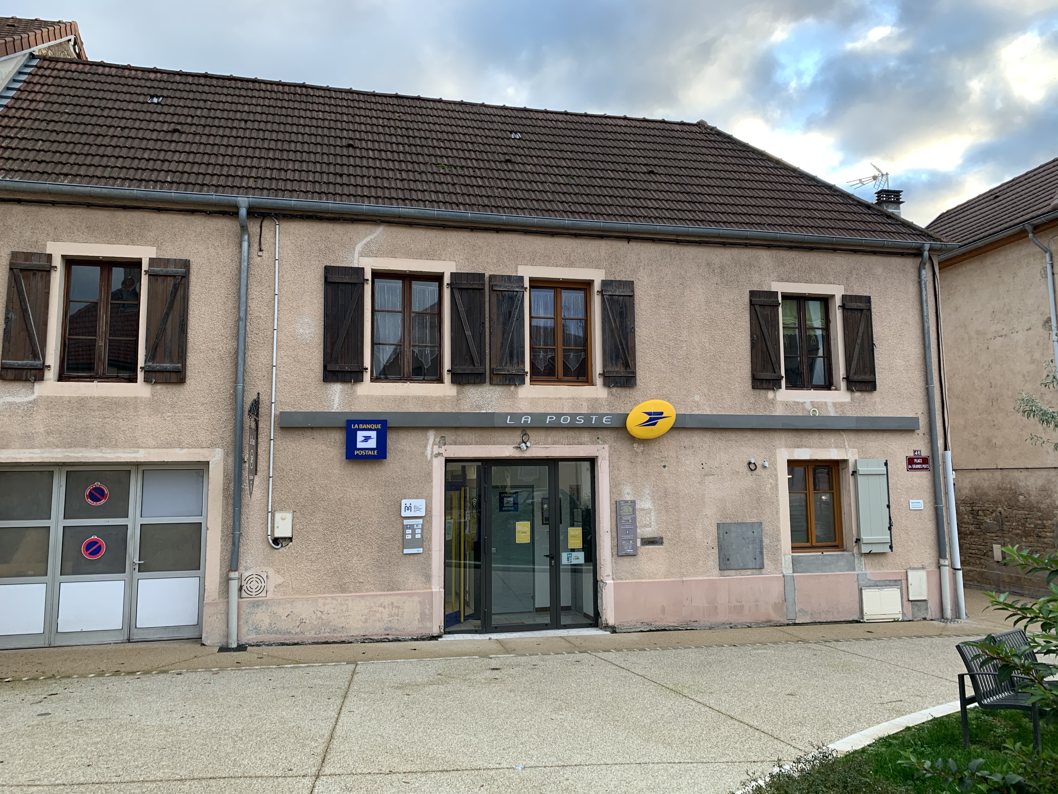 lA Poste.jpg