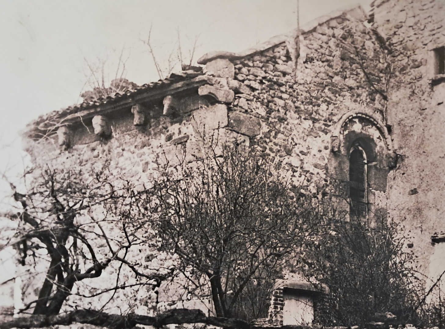 Eglise Saint-Pierre Châteauponsac.jpg