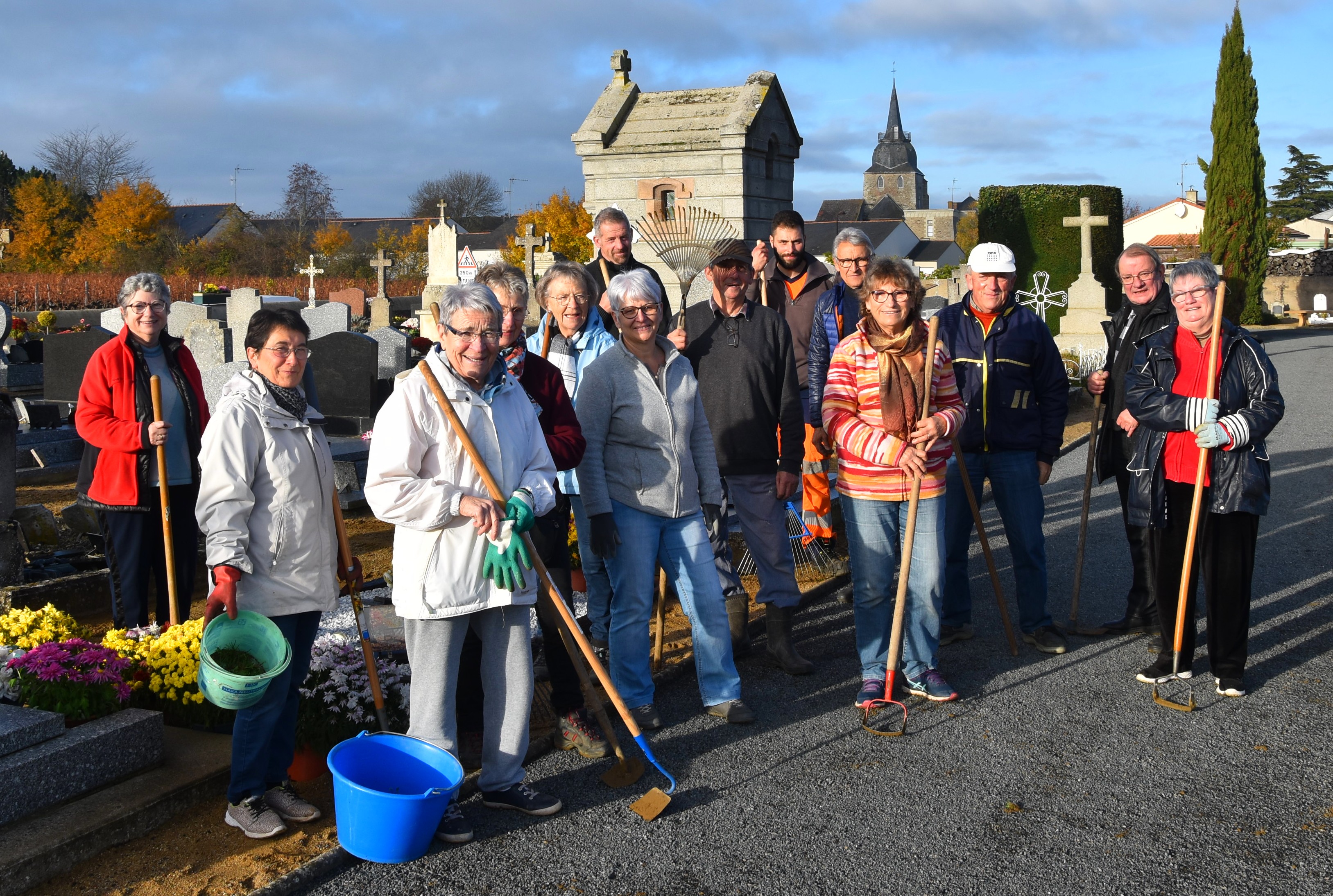 benevole cimetiere.JPG
