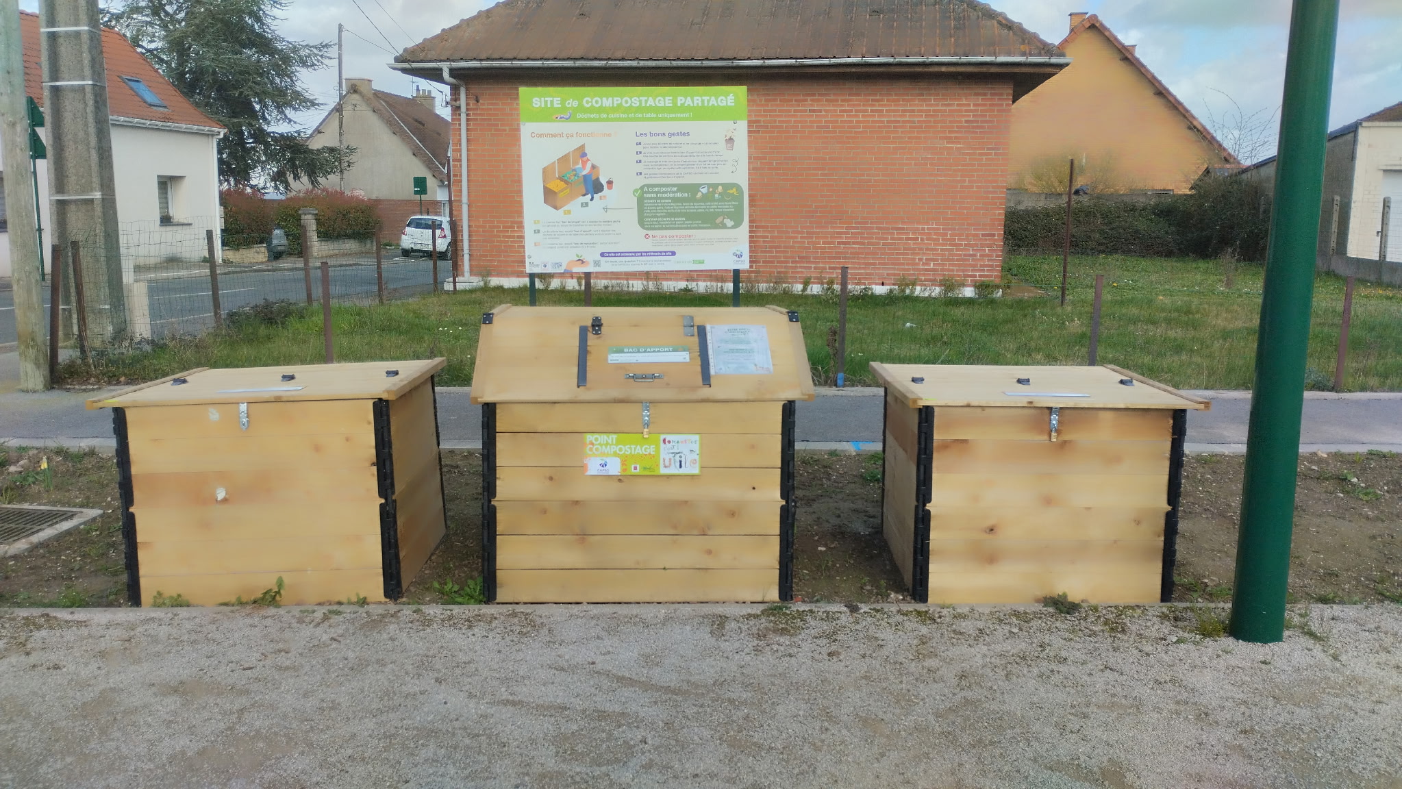 COMPOSTEUR COLLECTIF BRUYERE.jpg