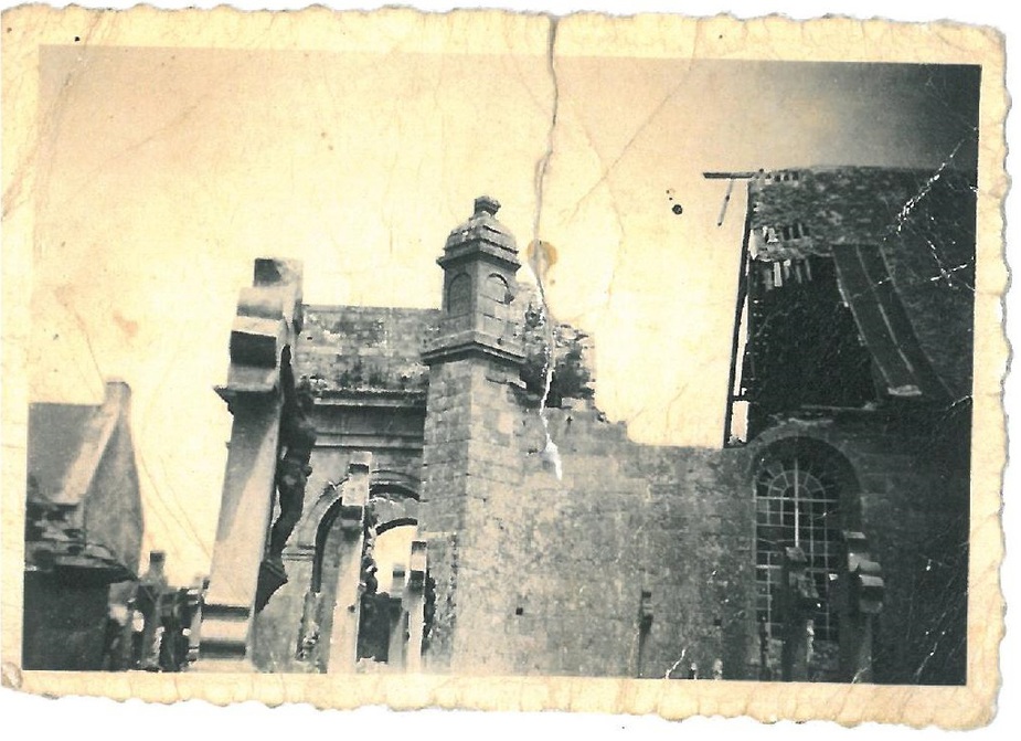 1945-ruine-clocher-nostang-2.jpg