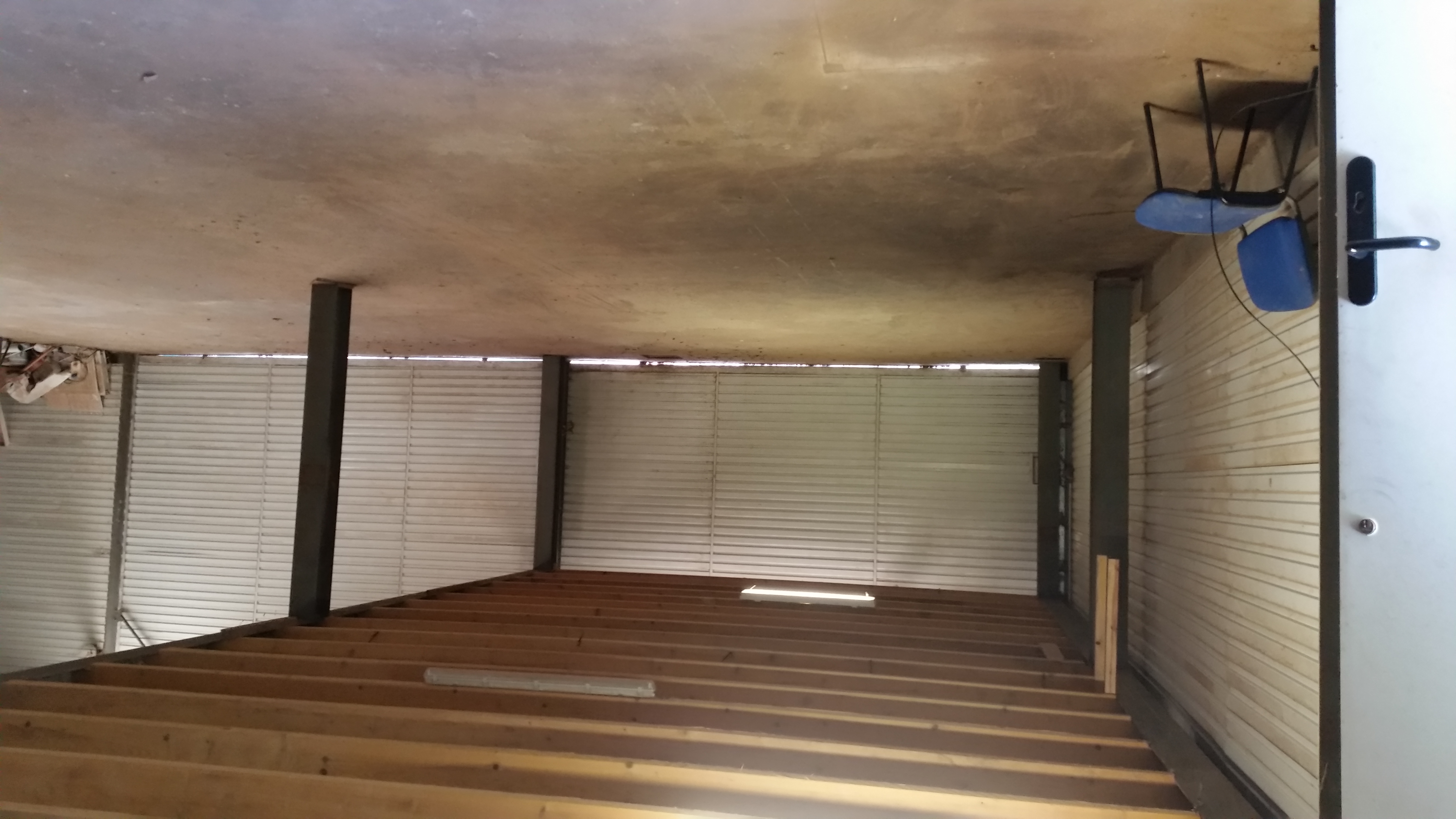 100m² sous mezzanine.jpg