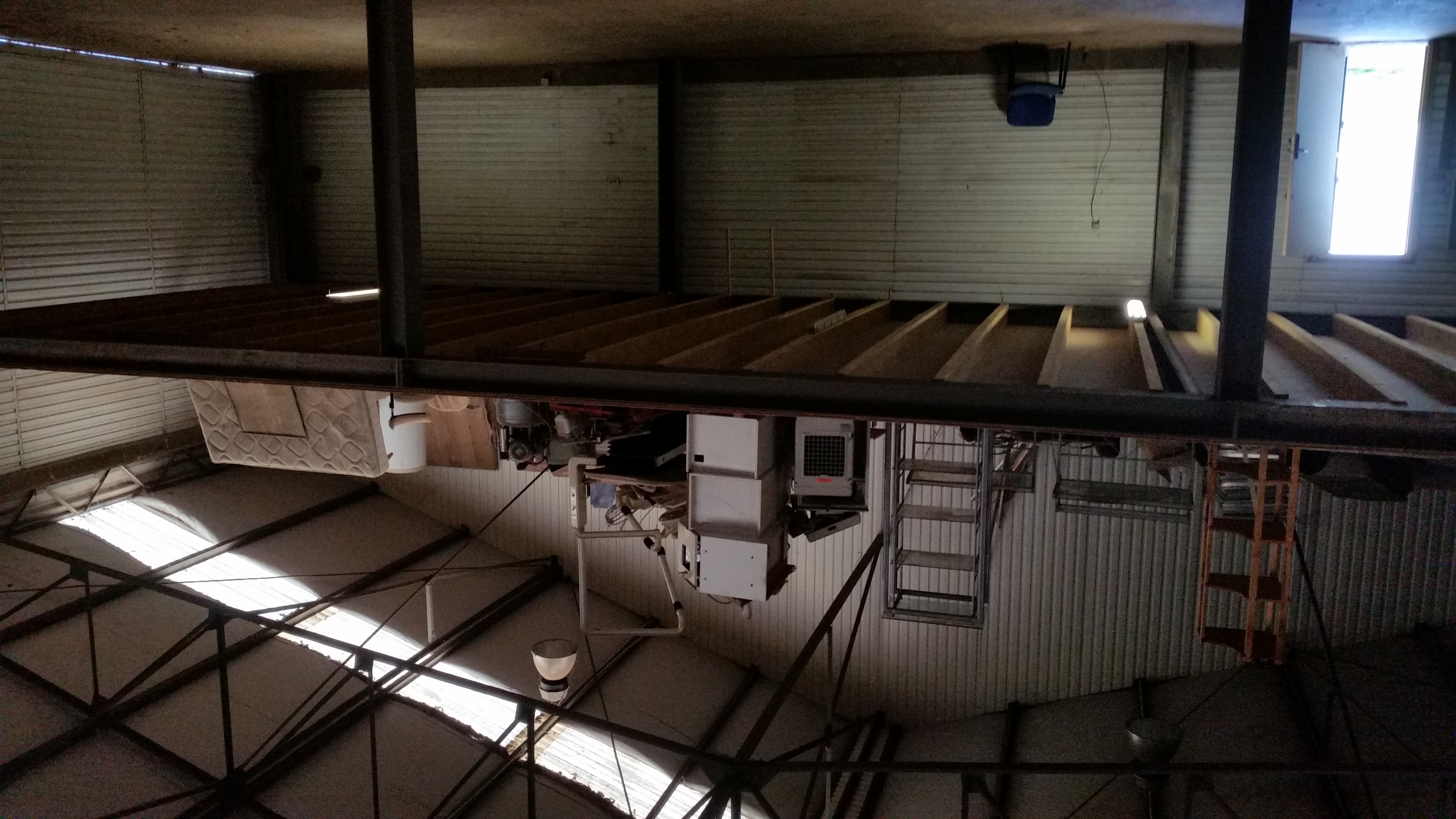 Mezzanine Complétement vide.jpg