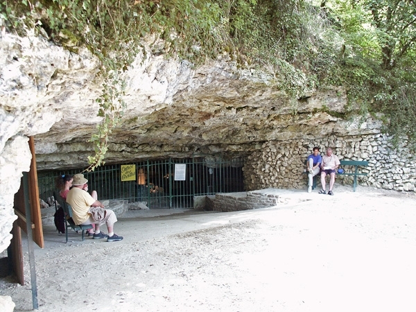 entrée grotte.jpg