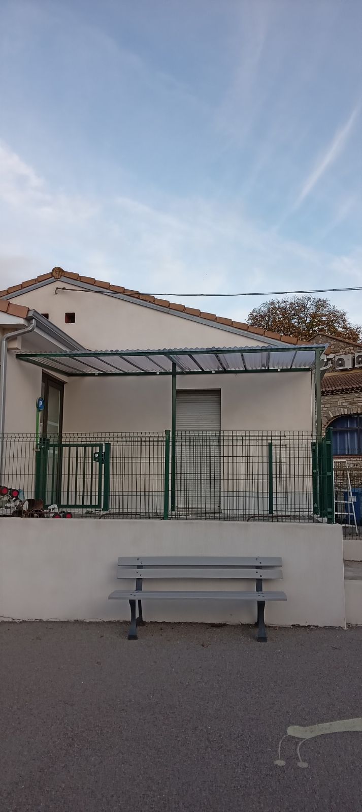 Abri maternelle 1.jpg