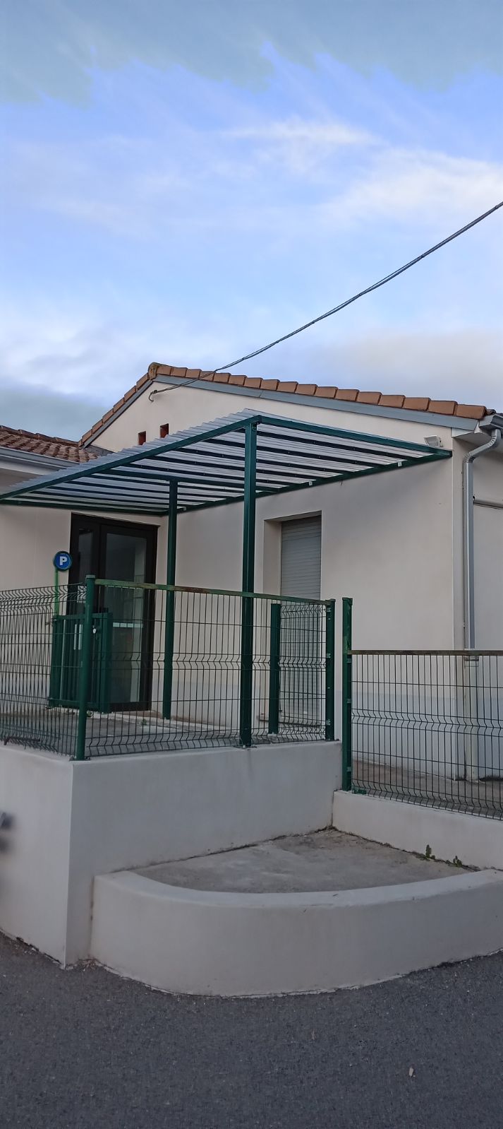 Abri maternelle 2.jpg