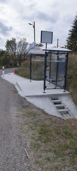 Abri bus 4 routes.jpg