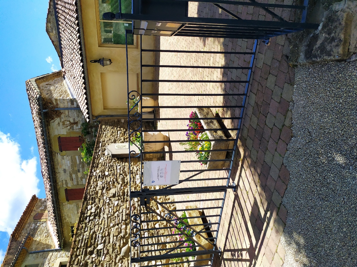 Portail mairie 2.jpg