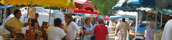 Marché hebdomadaire 2.jpg