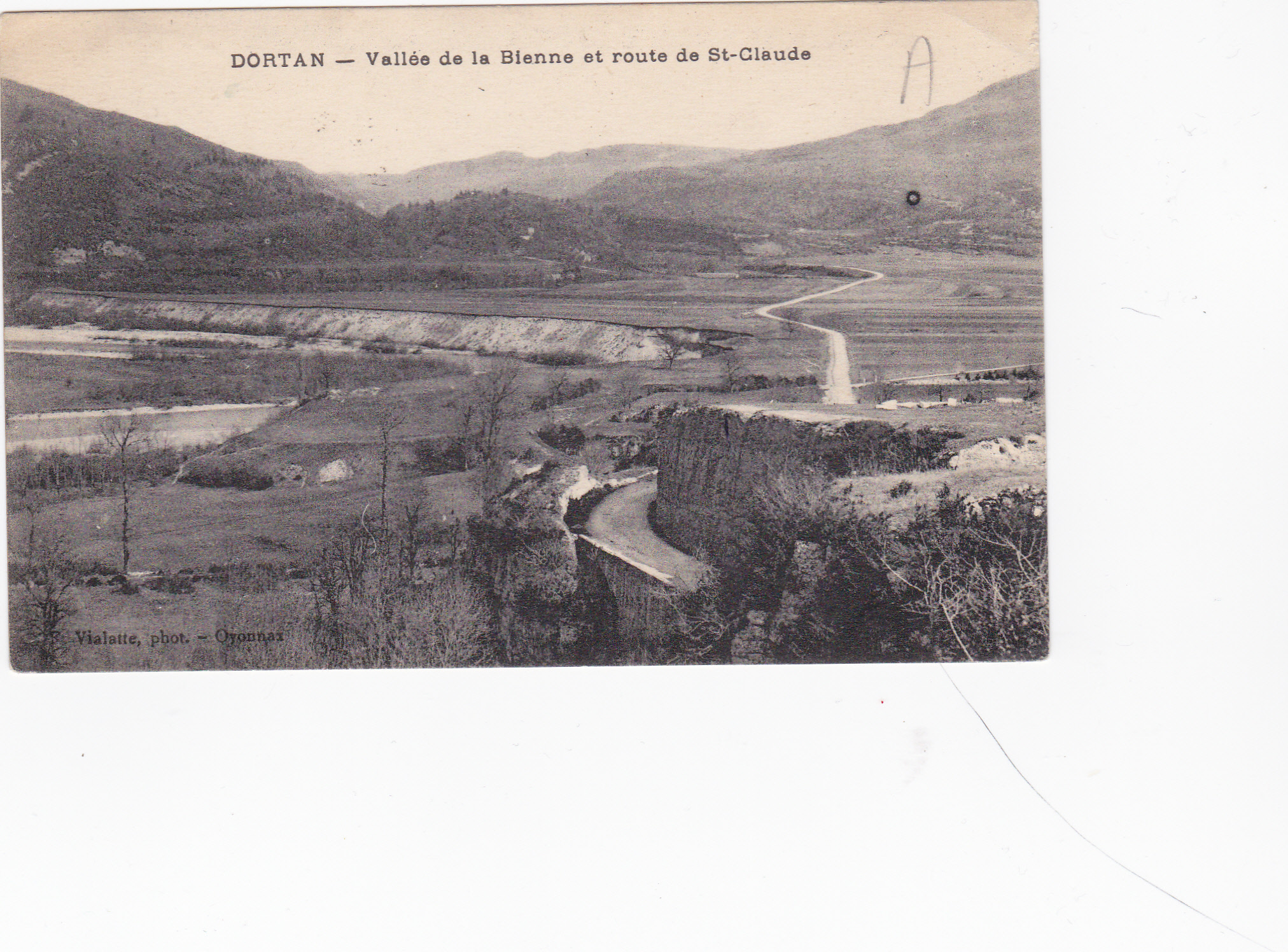 Vallée de la Bienne et route de Saint Claude avant le nouveau village.jpg