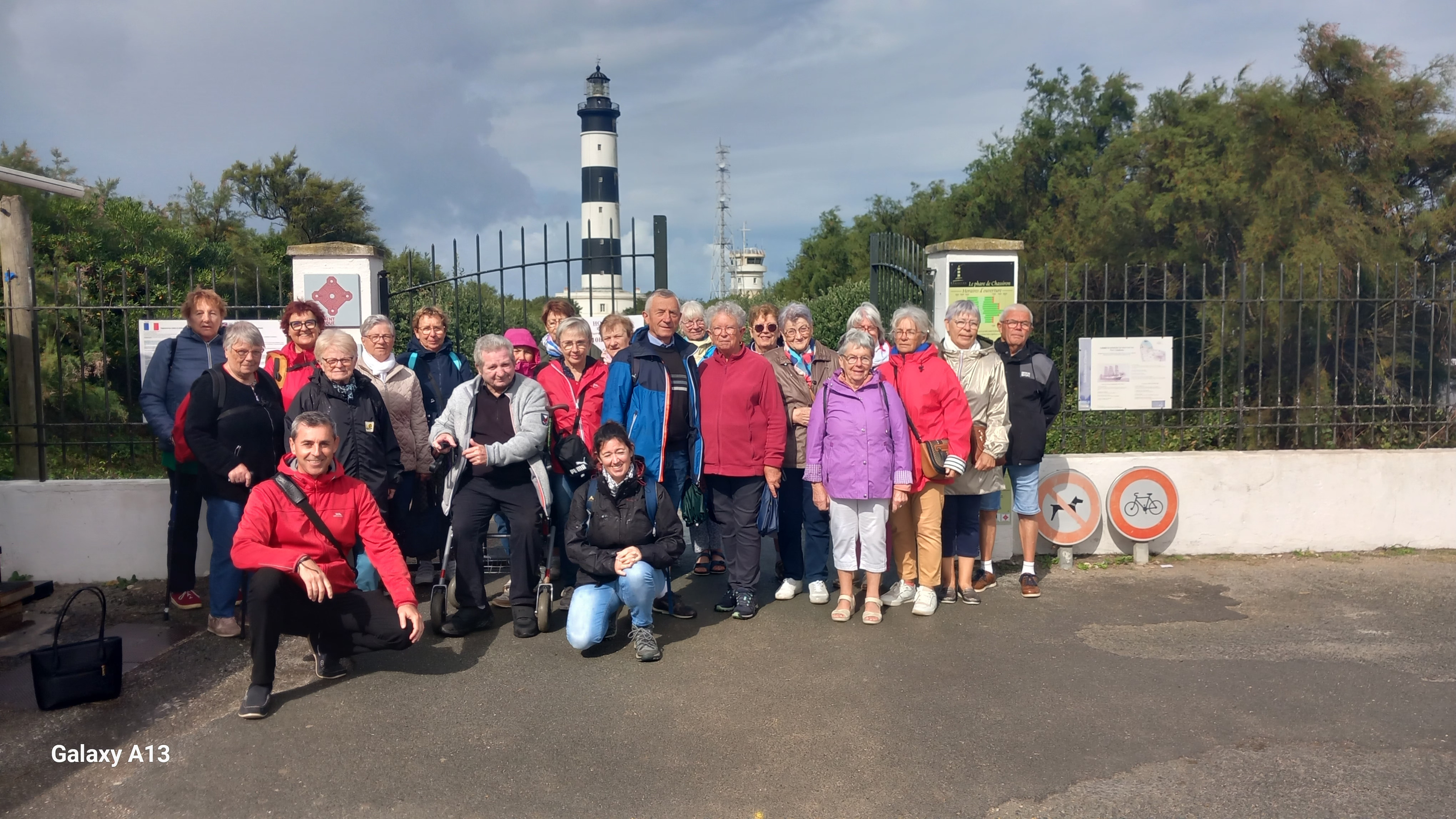 Séjour Oléron seniors photo de groupe.jpg