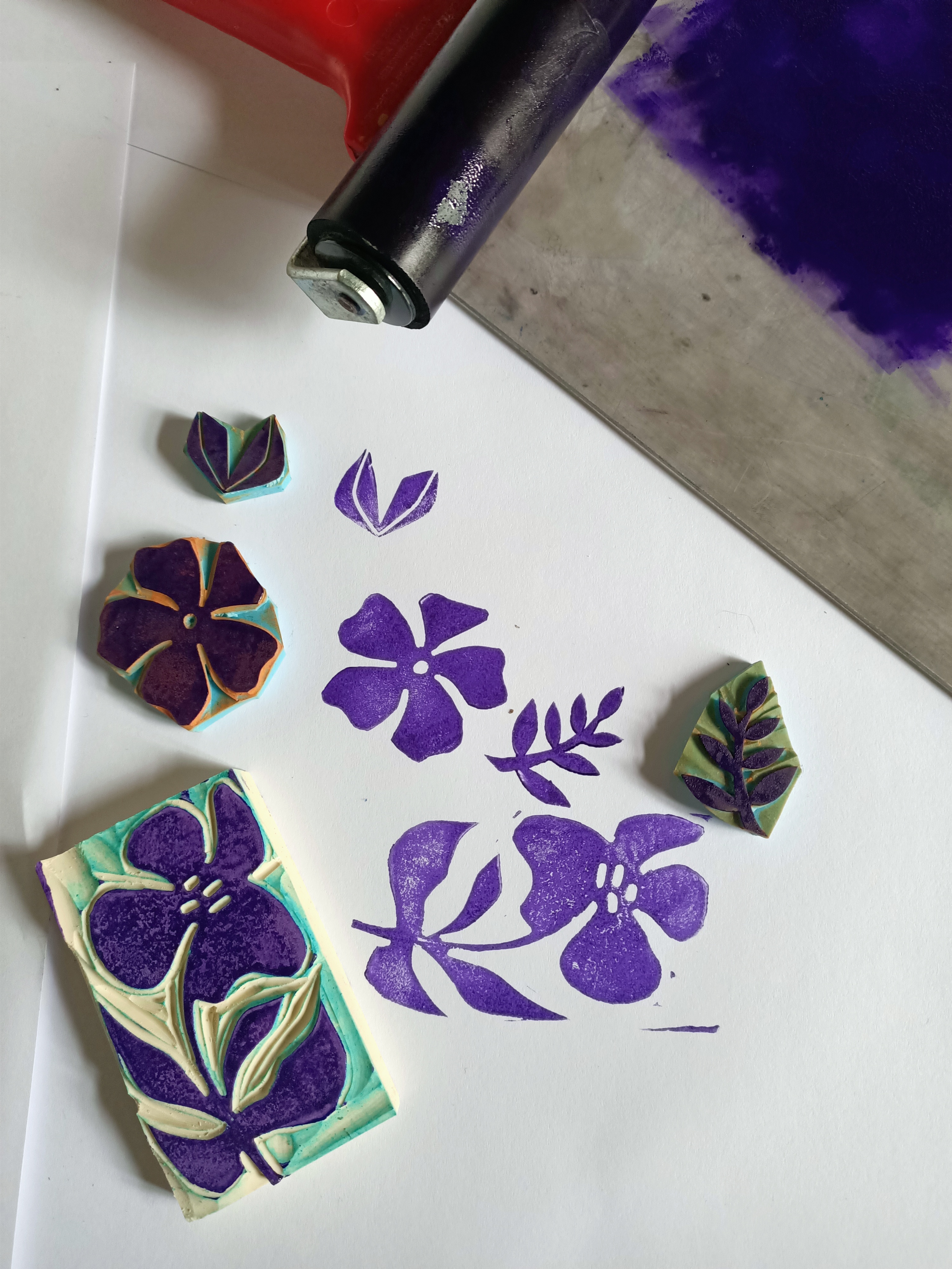 Exemple de tampon de fleurs atelier de gravure médiathèque 3 décembre