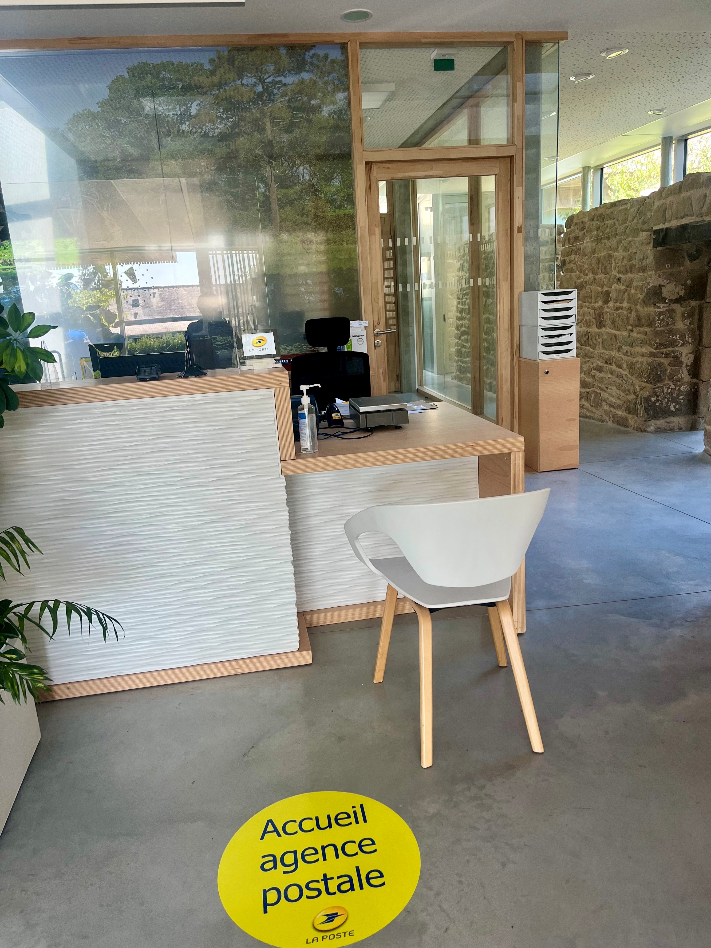 photo agence postale.jpg