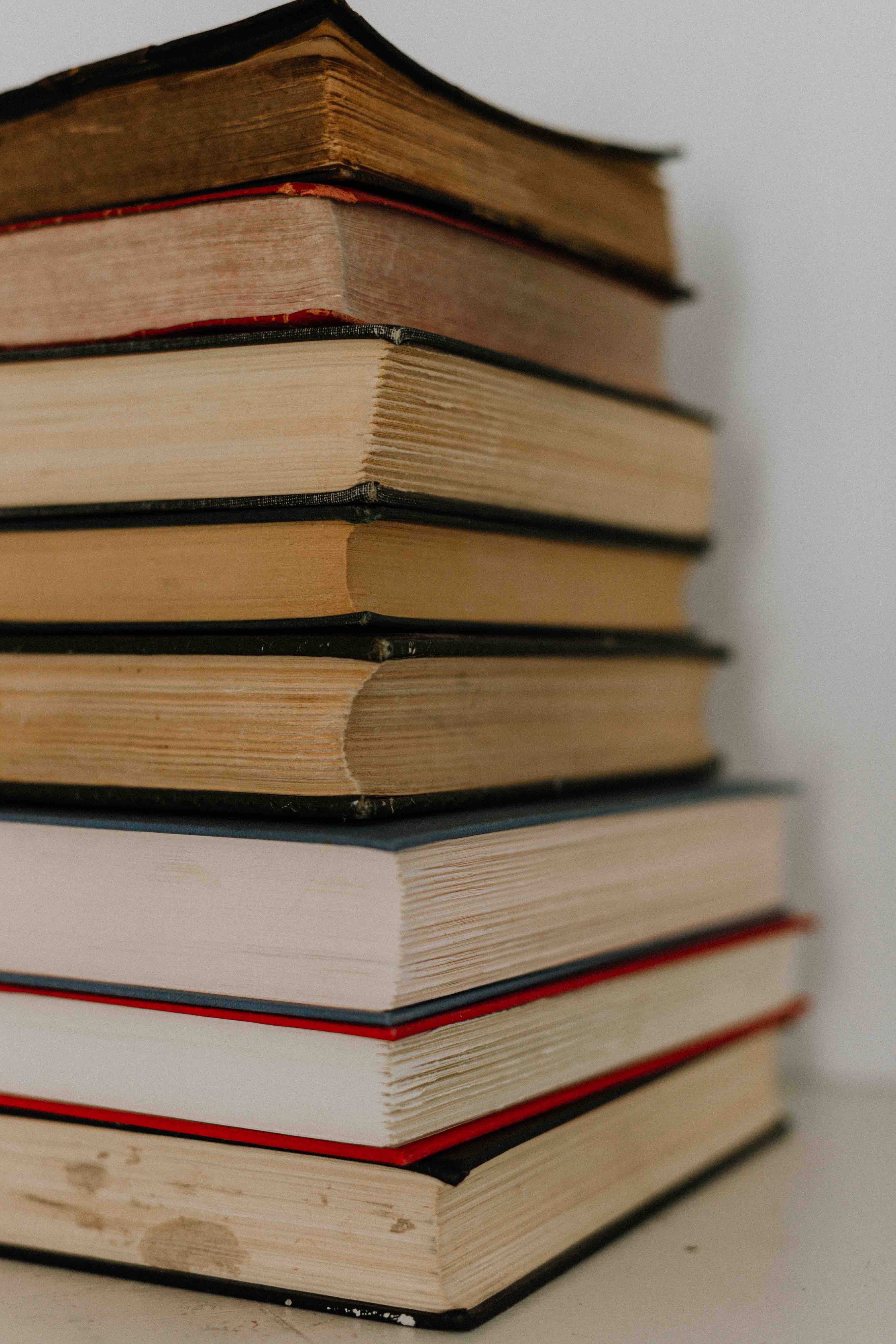 Photo pile de livres.jpeg