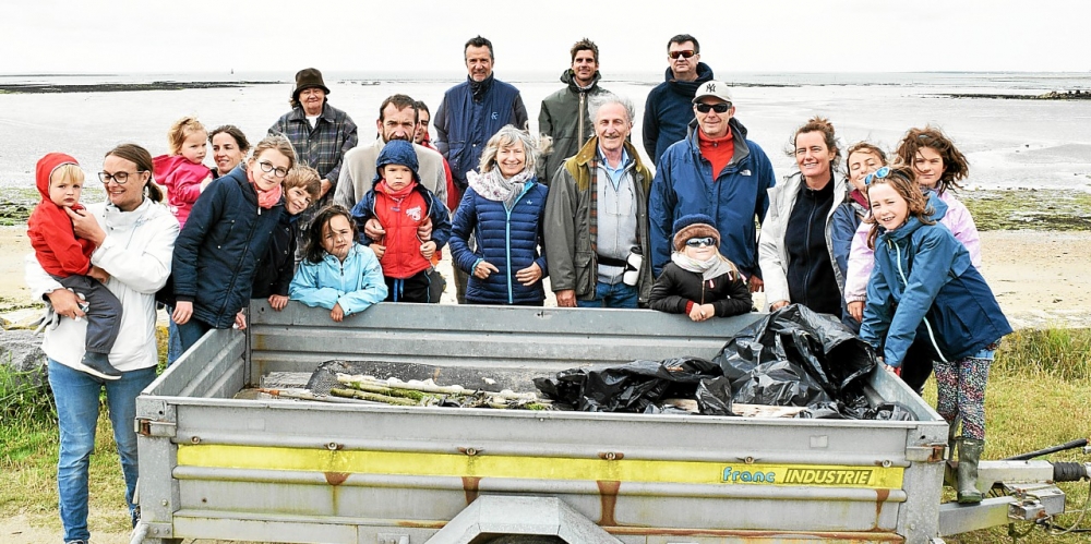 plage-du-rouvran-20-participants-a-l-action-de-nettoyage_4634787.jpg