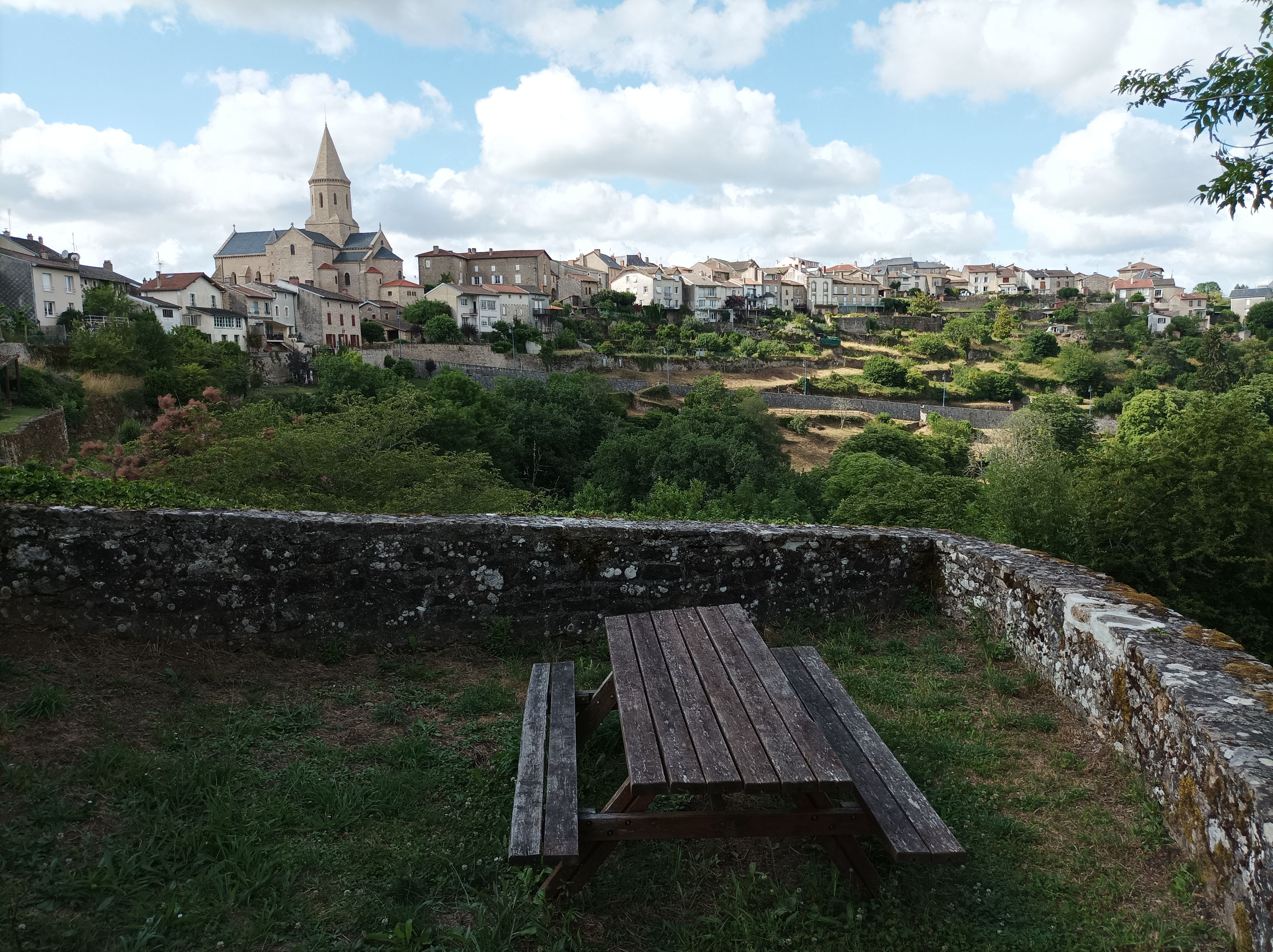 Châteauponsac vue du moutiers