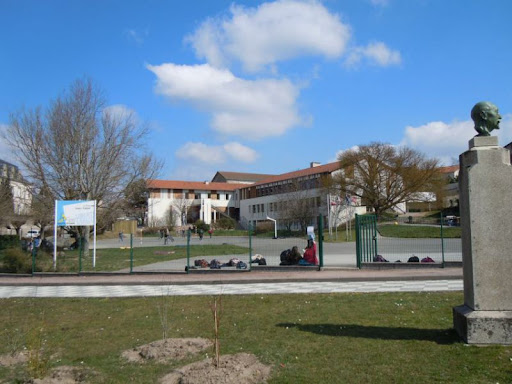 college chateauponsac.jpg