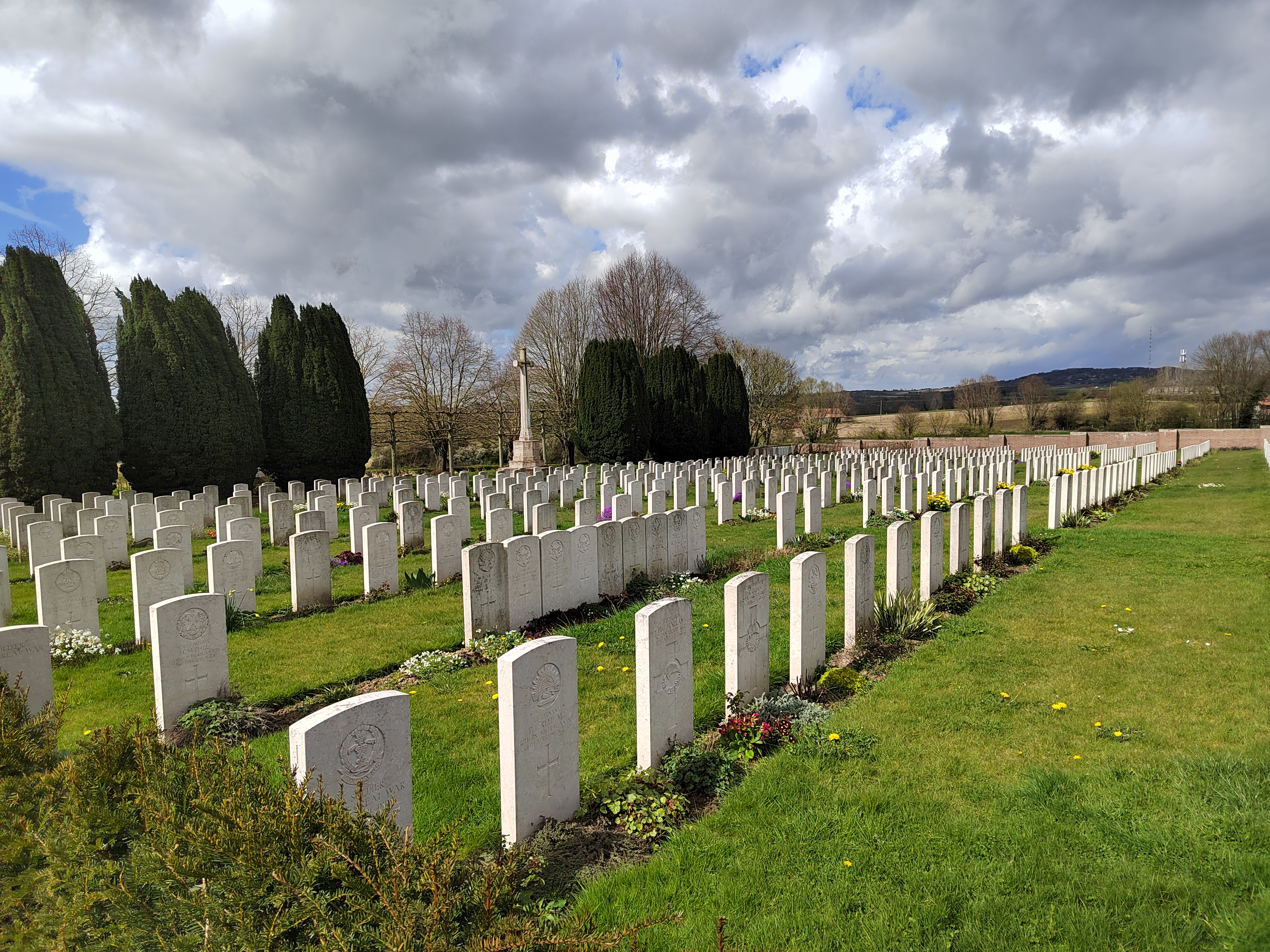 Cimetière militaire.jpg