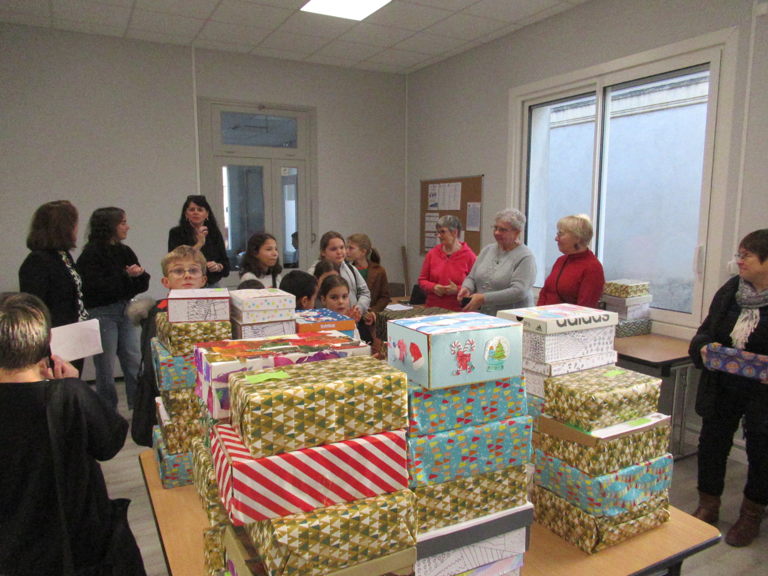 Remise du 18 12 2024 à Secours Populaire _3_.JPG