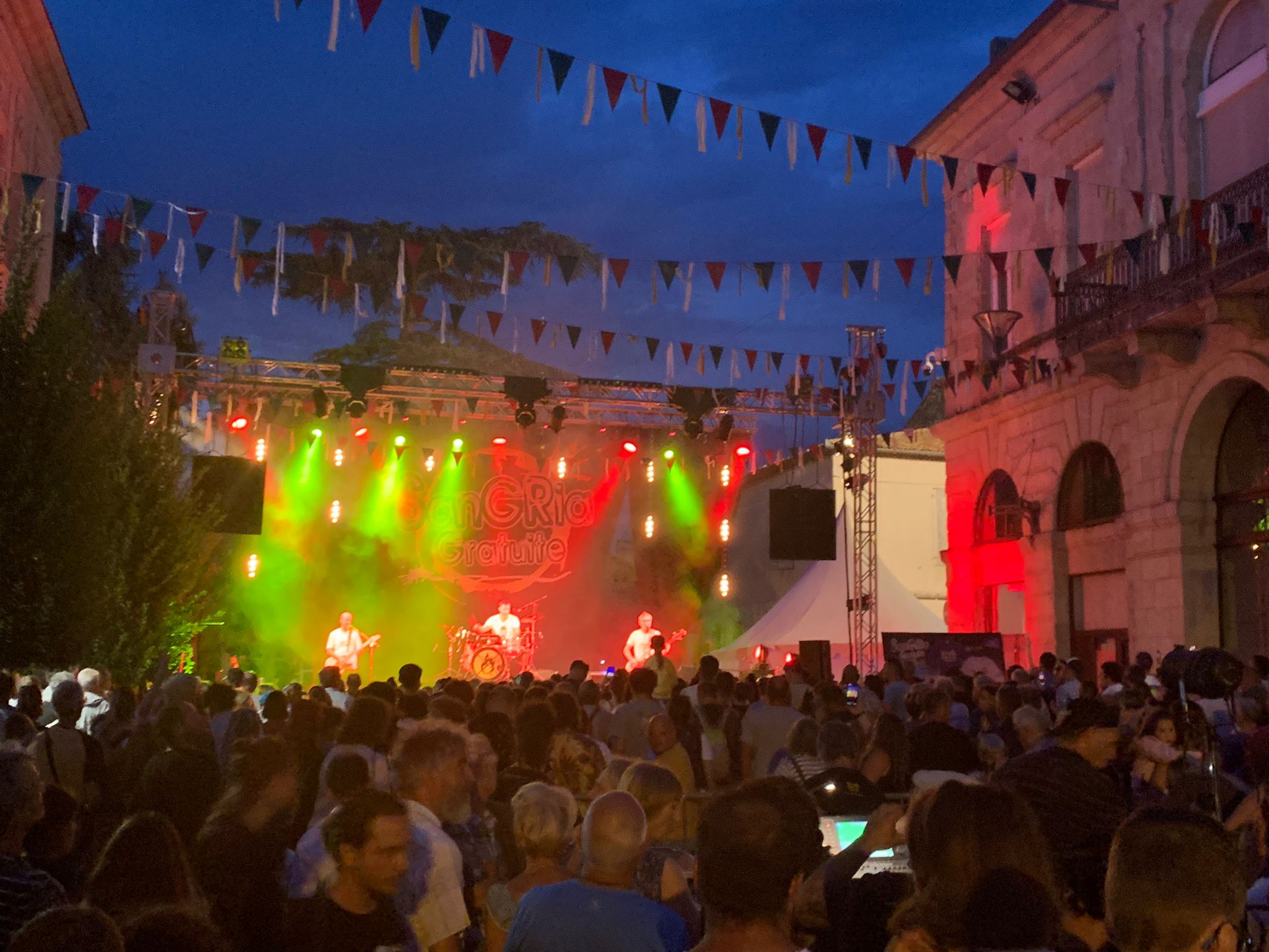 Sangria concert 3.jpg