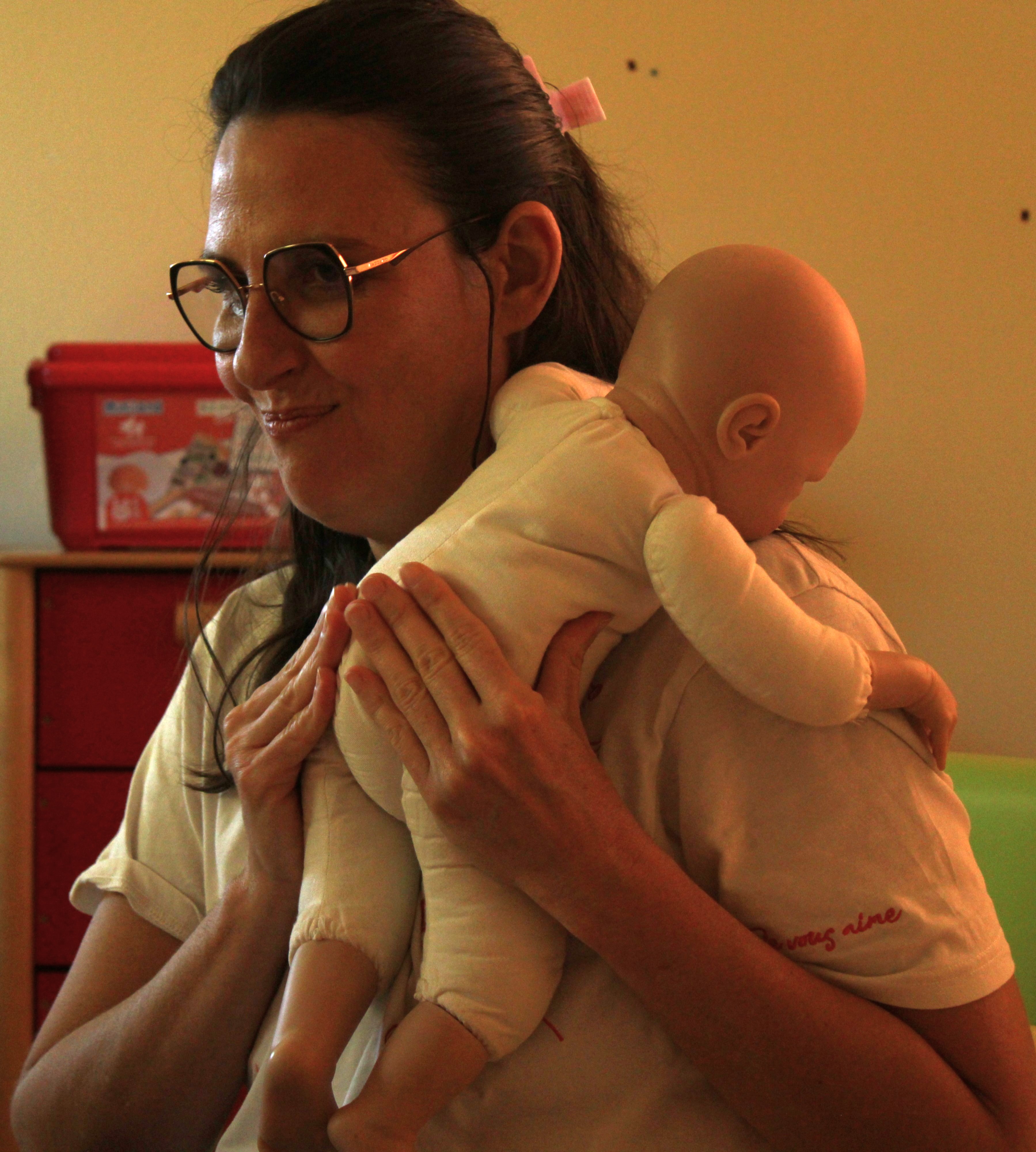 17-09 -Massage bébé - Parenthèses 03.JPG