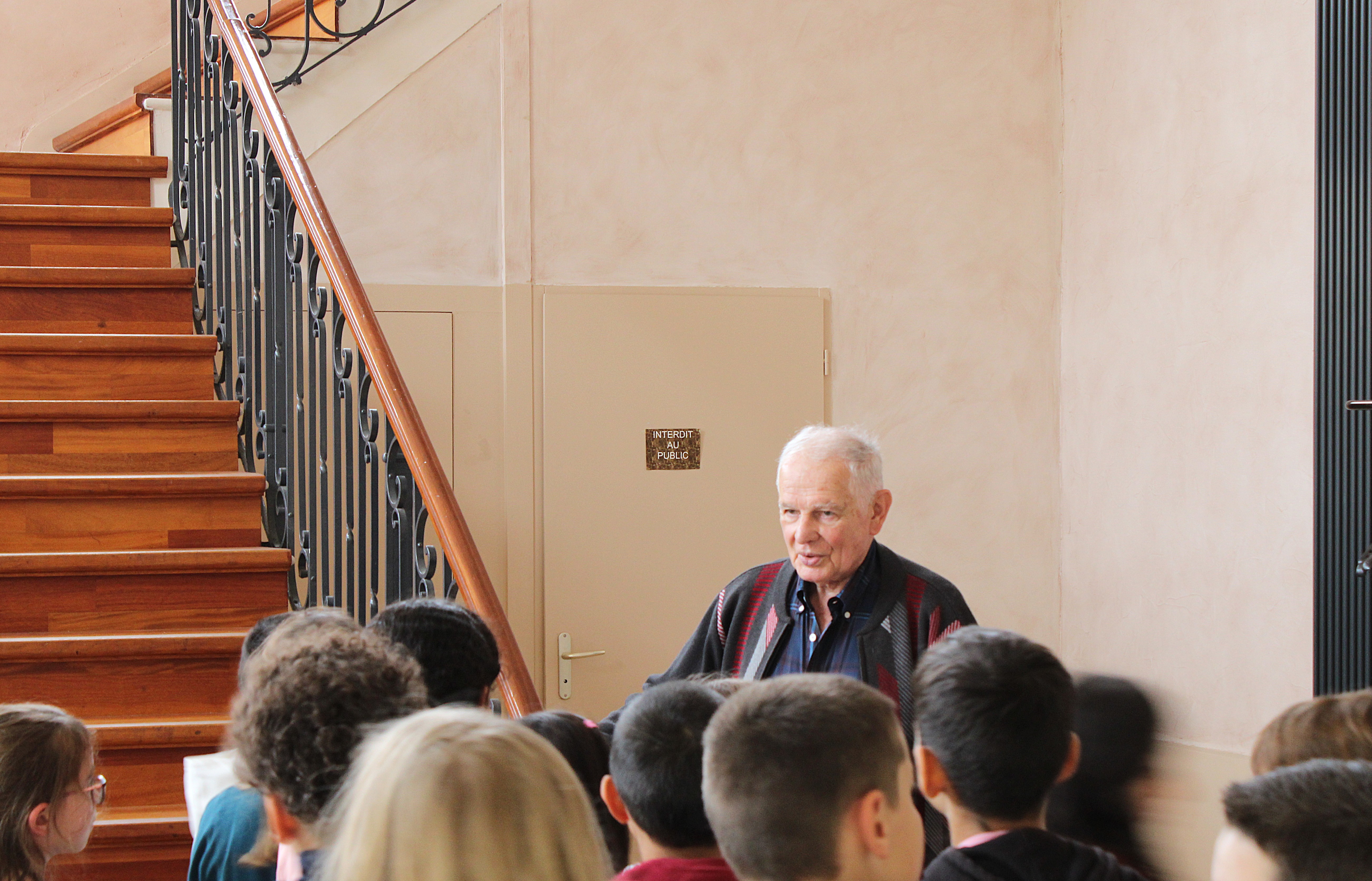 06-11 Visite Mairie classe CE2 - CM1 _1_.JPG