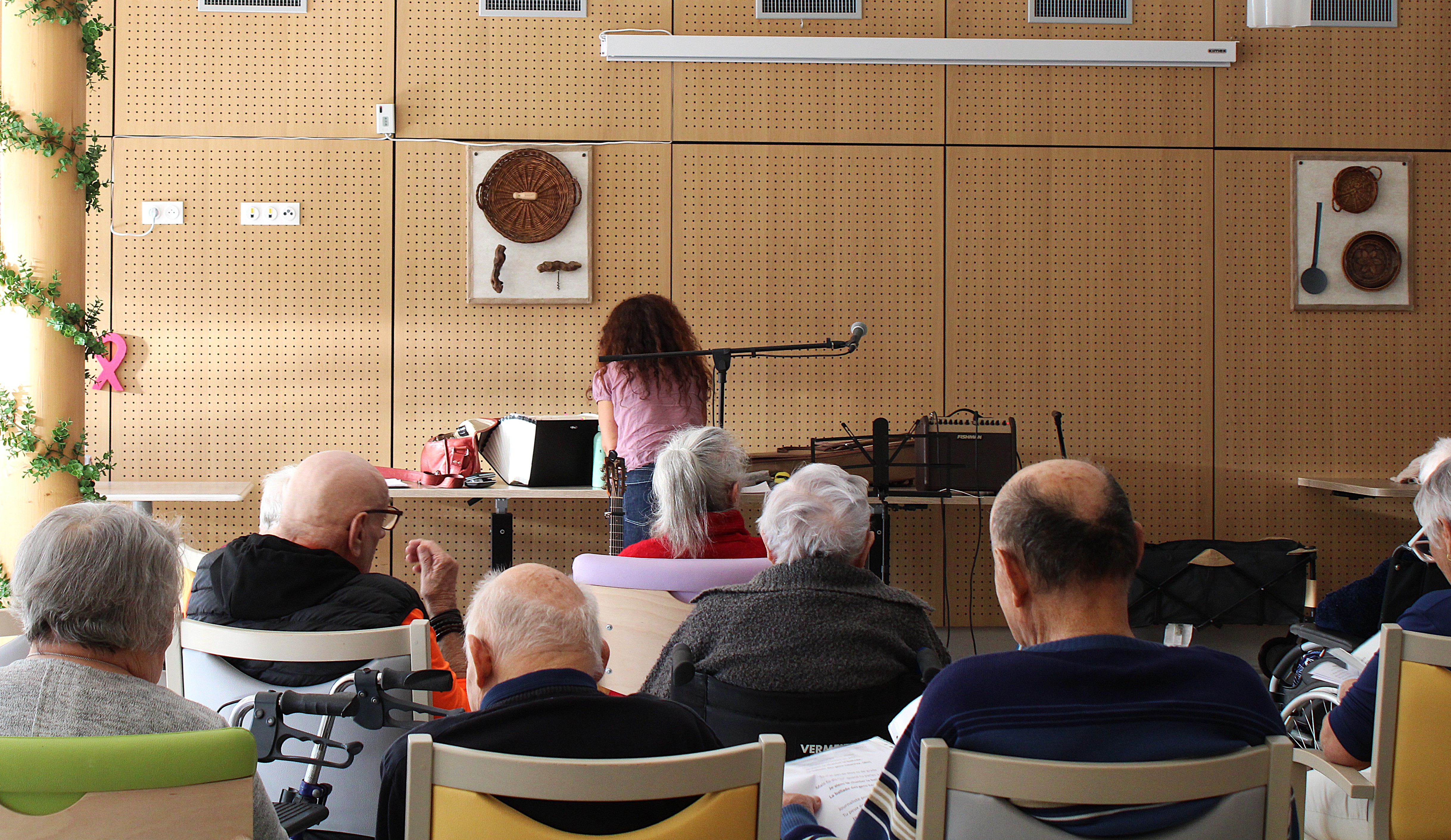Ehpad - Charmilles octobre rose - Musicothérapie 16-10 _49_.JPG