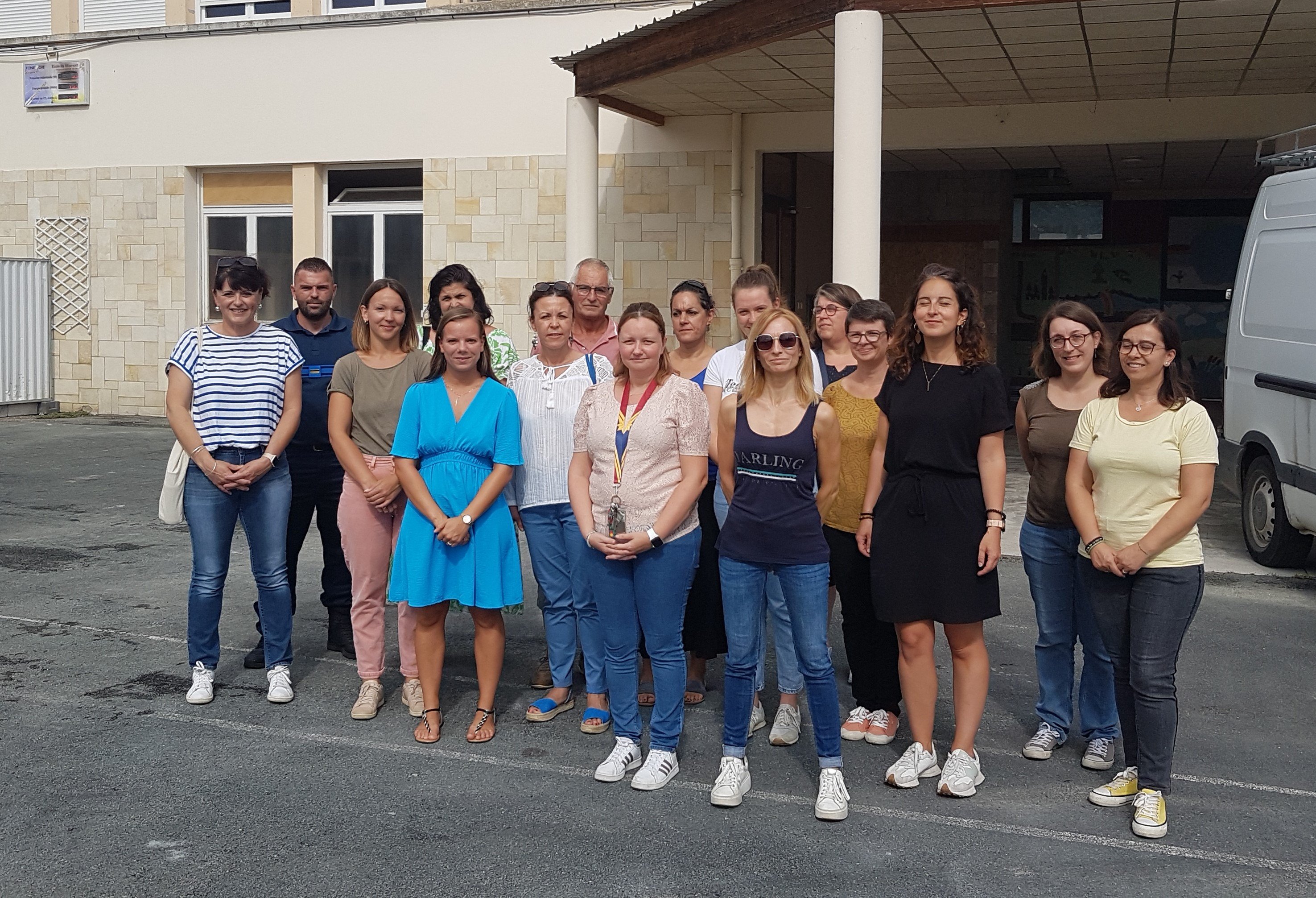 Photos équipes éducative et municipale rentrée 2024.jpg