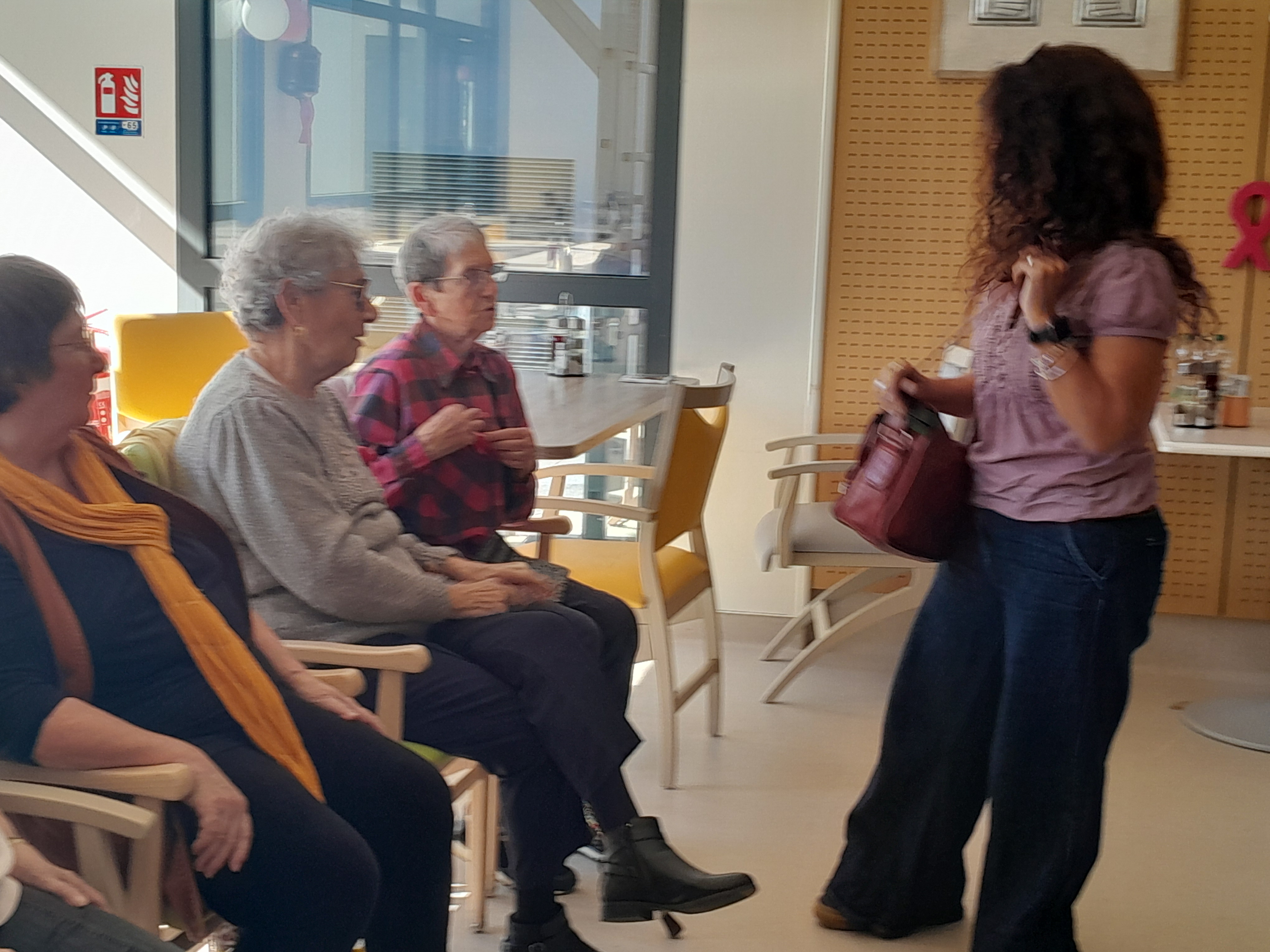 atelier-chanson-ehpad-charmilles _3_.jpg