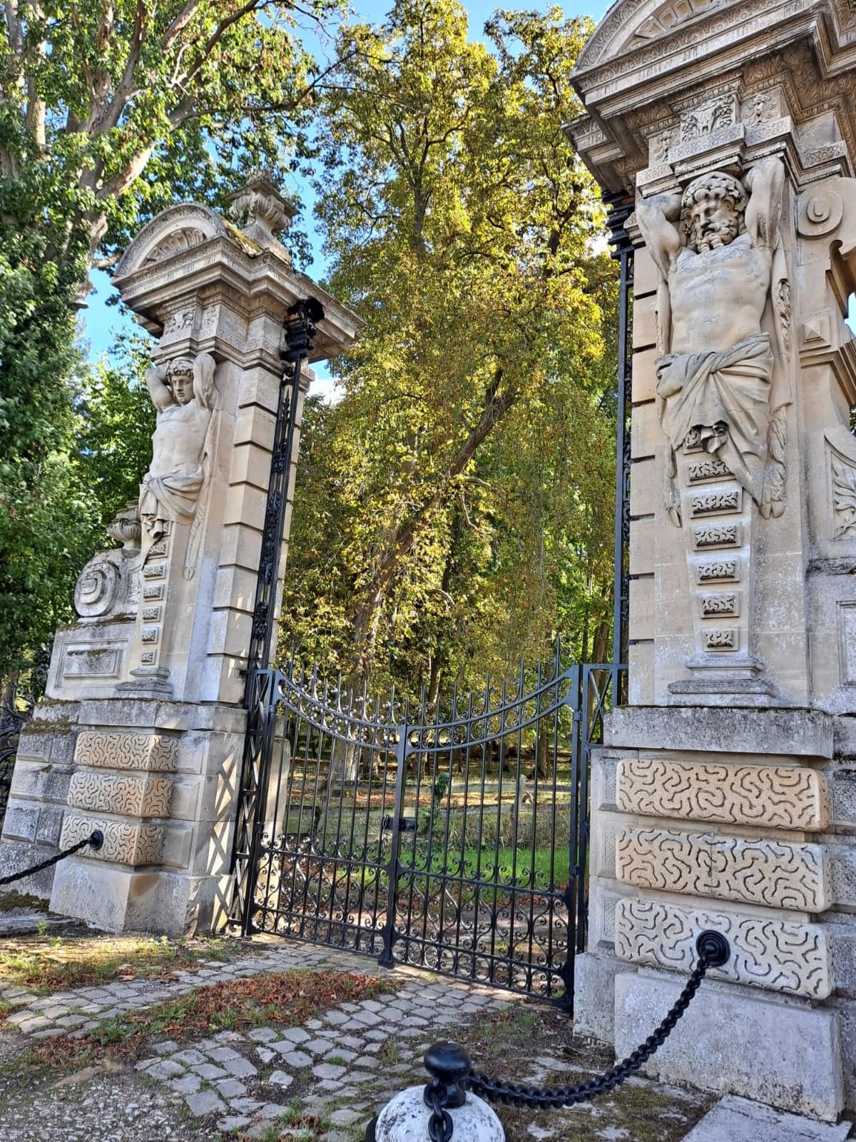 Mairie de Noailles  commune