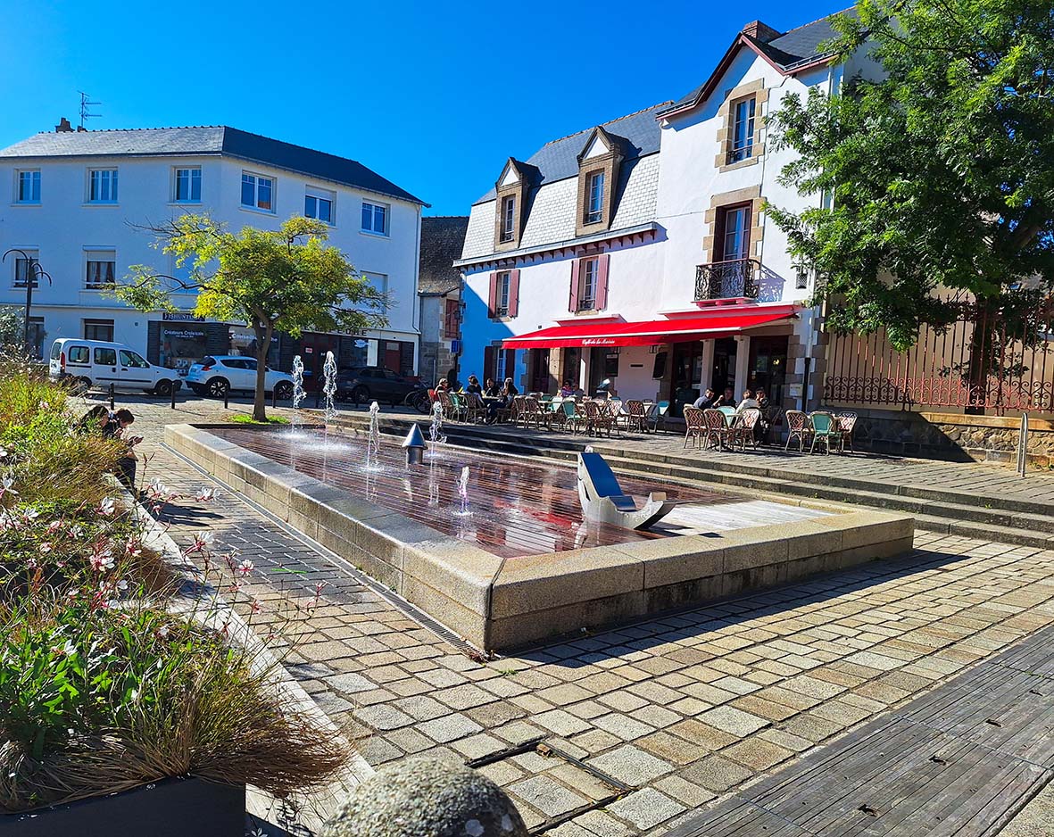 2024 - Place Donatien Lepré_fontaine BD.jpg