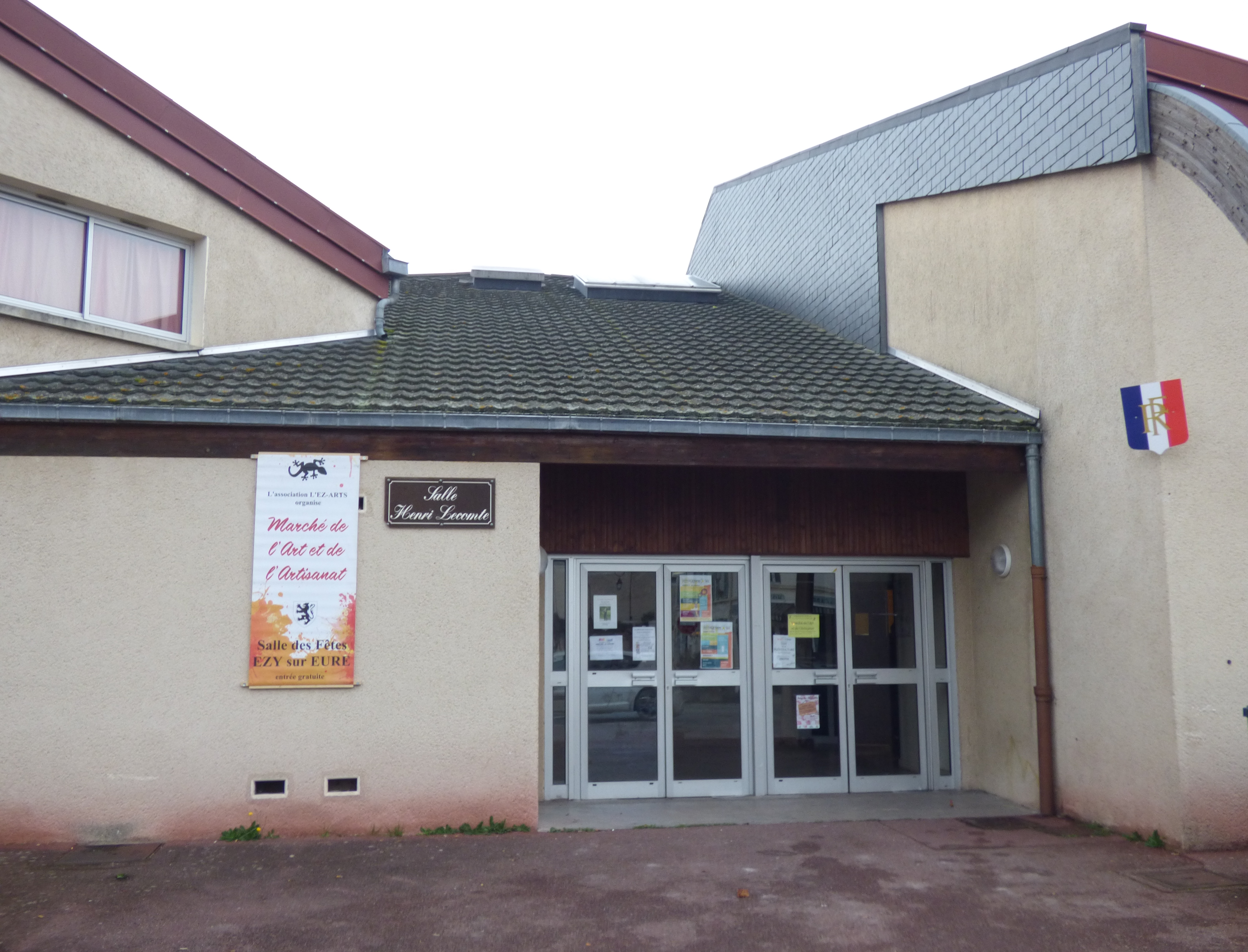 Salle des fêtes - Ezy-sur-Eure.jpg