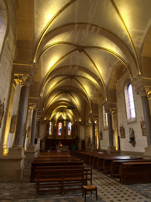 Eglise interieur.jpg