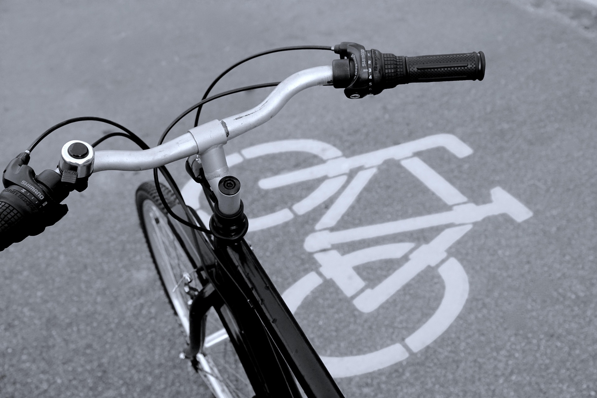 422737-bicycle-path-830216_1920.jpg