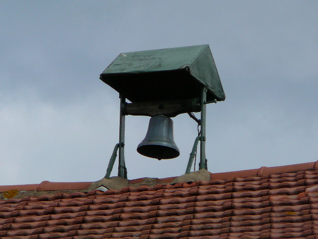 cloches à St Julien -Ferme Thollet.jpg