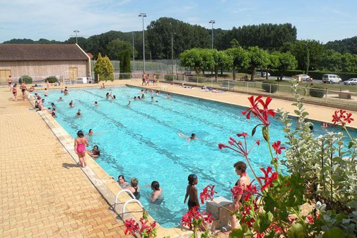 piscine-la-guillou-a-lalinde-27533-1200-800.jpg