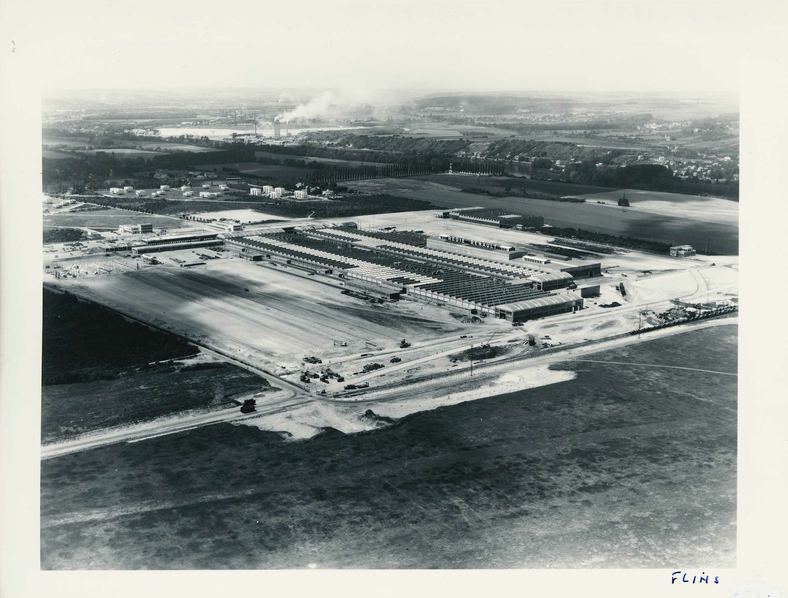 usine renault 4.jpg