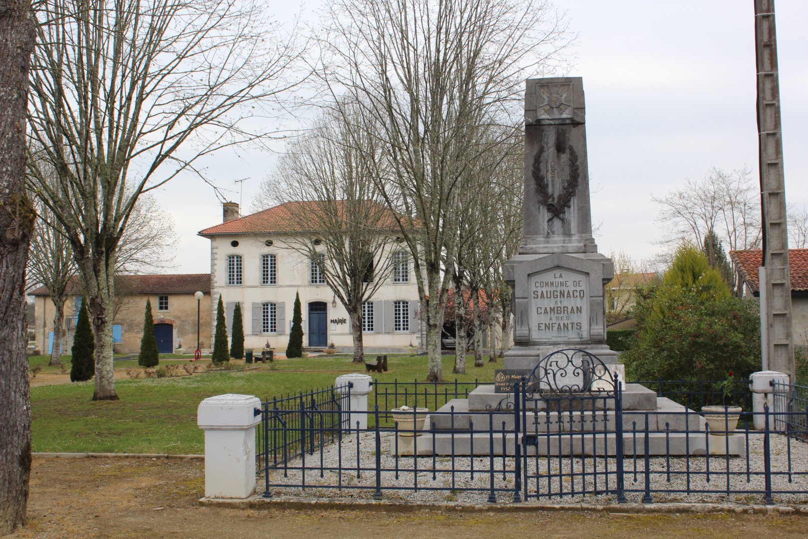 09 Monument aux Morts aujourd_hui.JPG