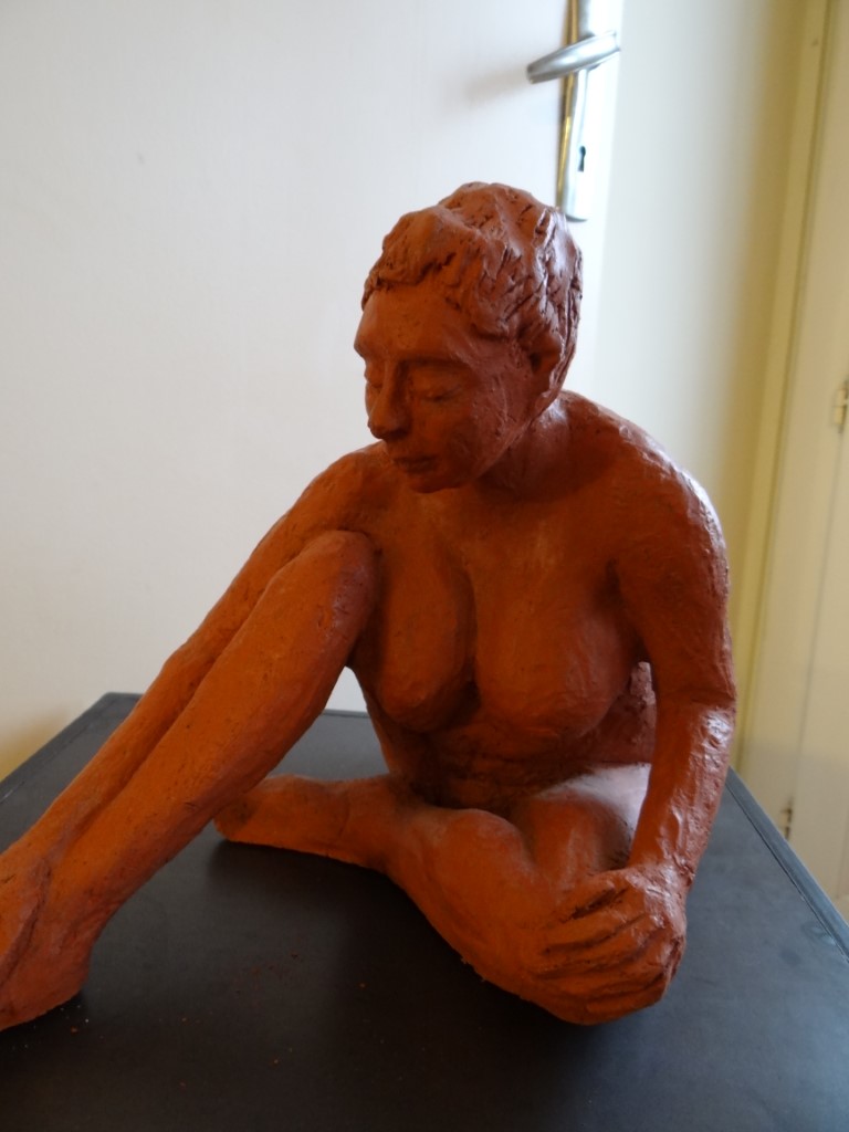 1- Femme assise  _3_ _Moyen_.JPG