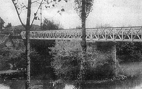 L'ancien pont sur le Luy