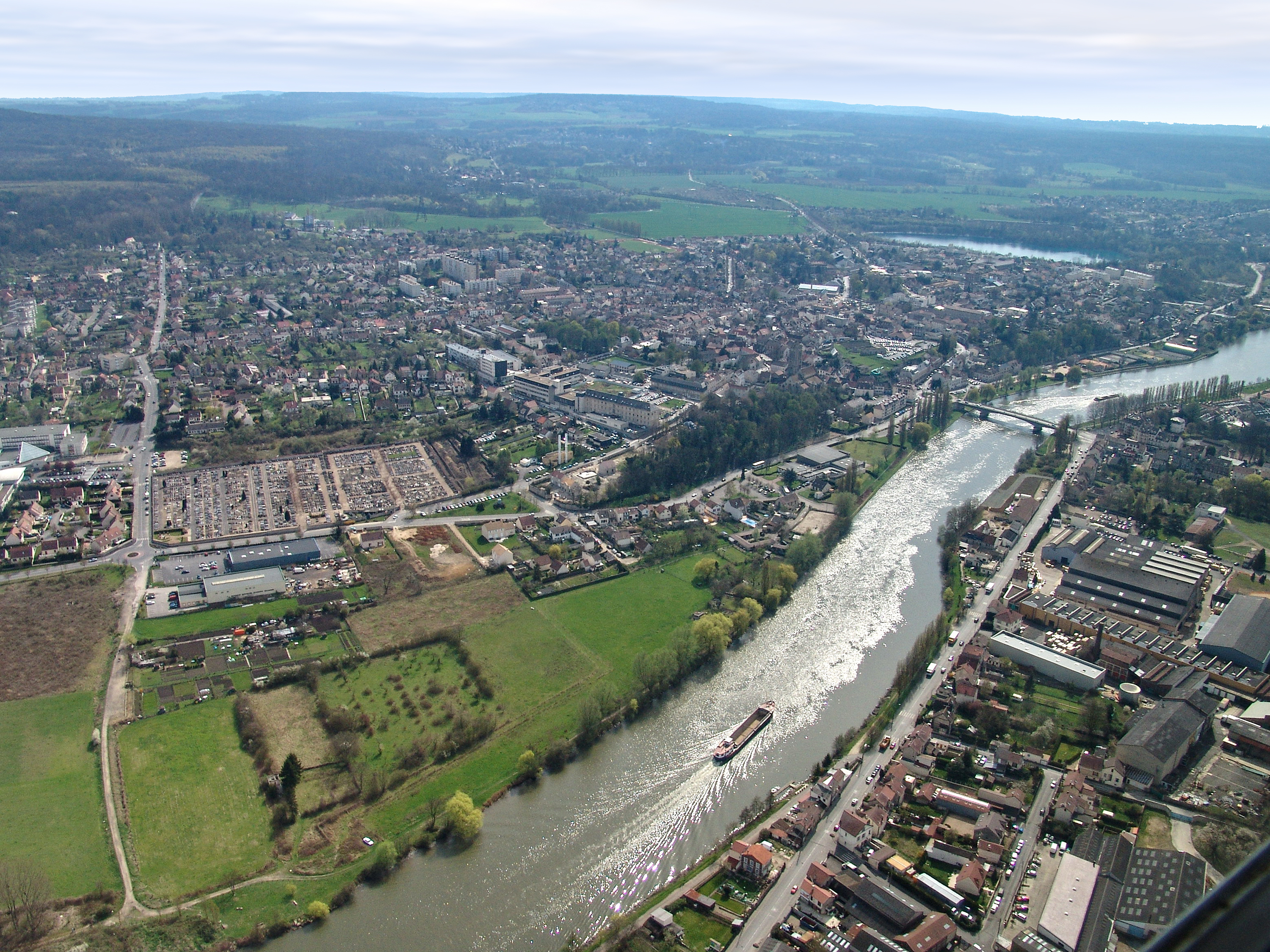 Vue aérienne sur l'Oise - Beaumont-sur-Oise
