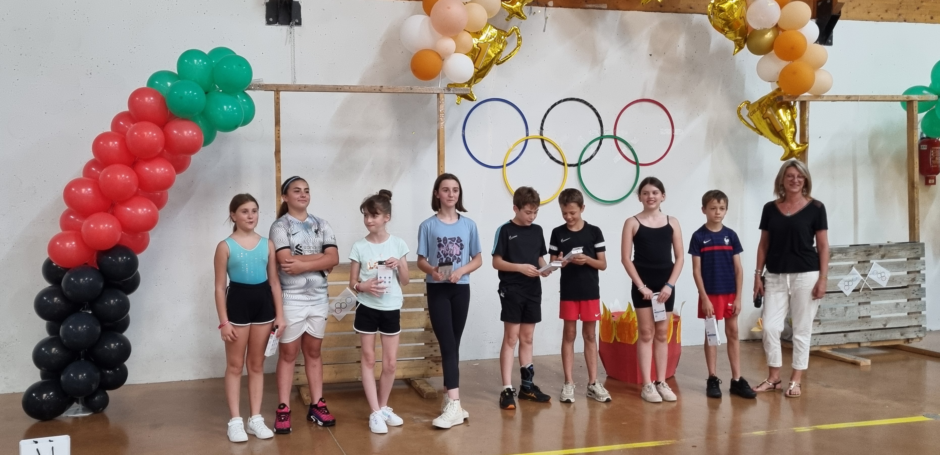 6 - Fête de l_école juin 2024 - remise calculatrice.jpg